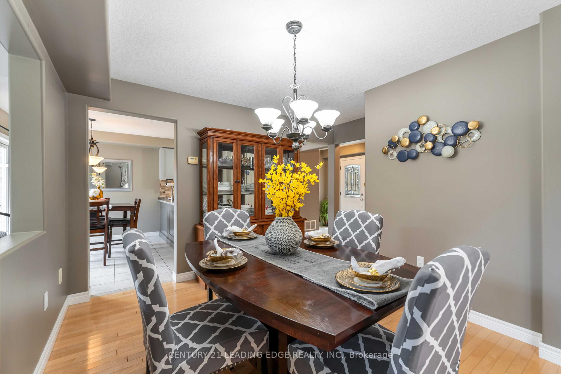 Photo 20 of 117 Thoroughbred Boulevard, Hamilton, Ancaster — HOMEH