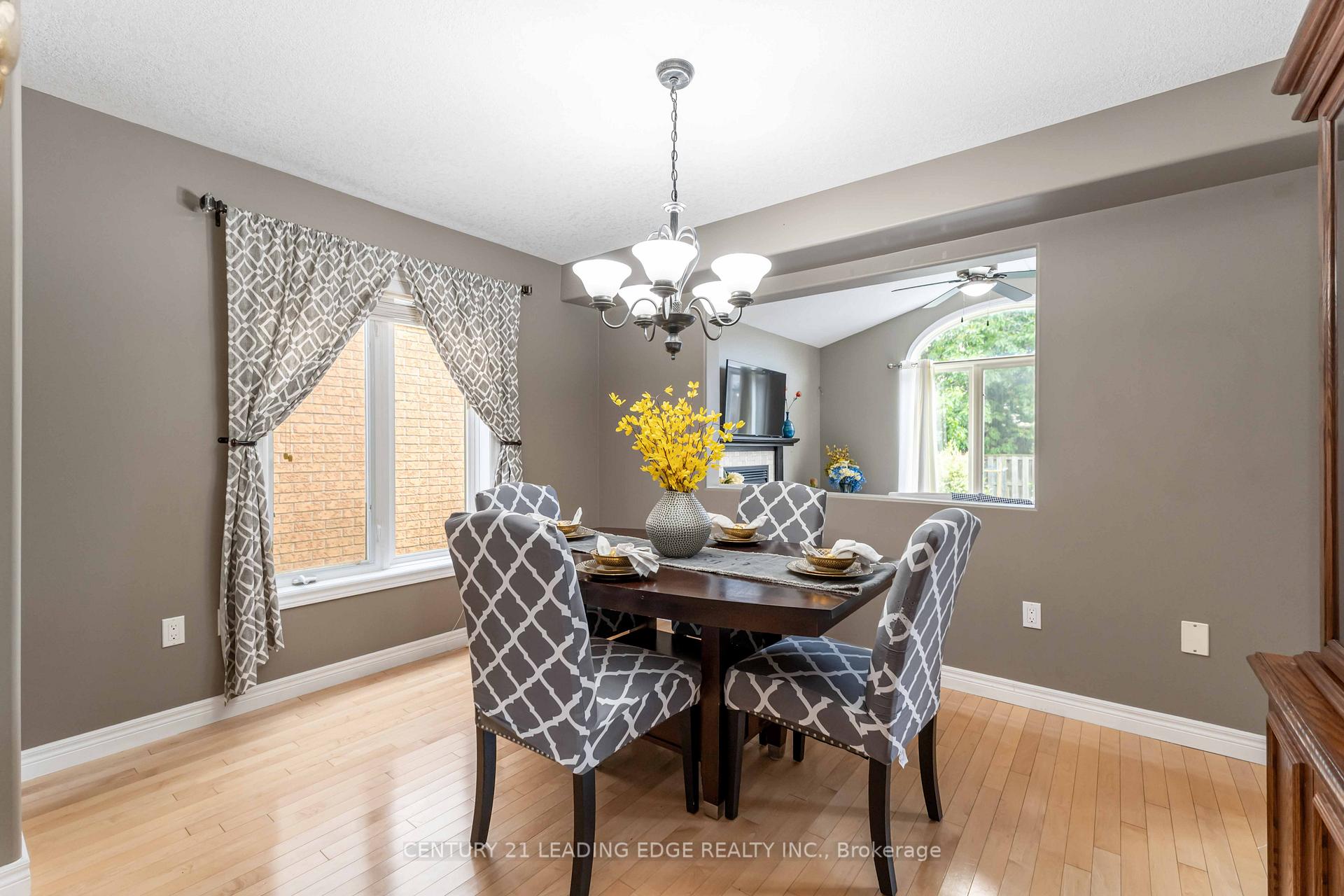 Photo 21 of 117 Thoroughbred Boulevard, Hamilton, Ancaster — HOMEH