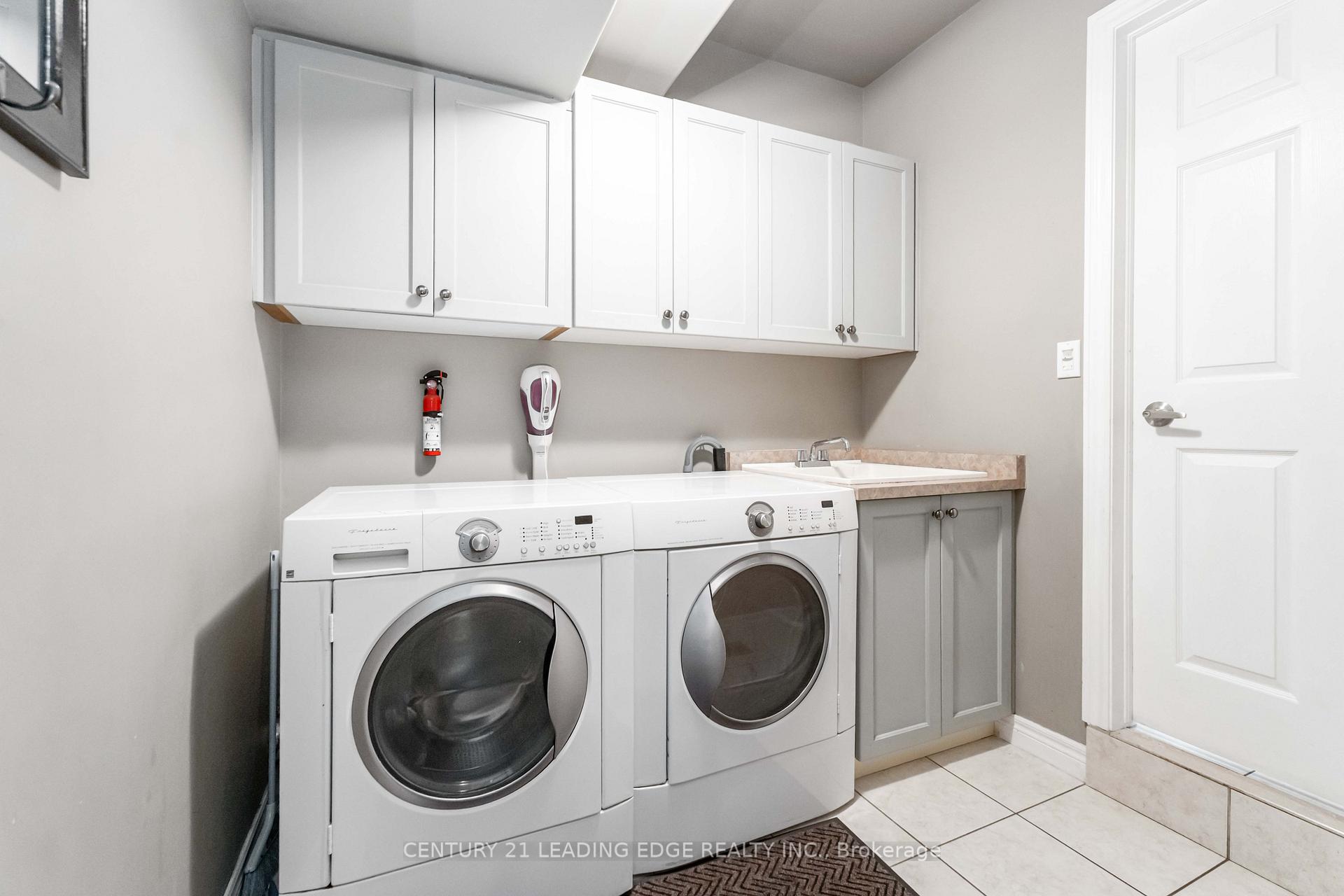 Photo 23 of 117 Thoroughbred Boulevard, Hamilton, Ancaster — HOMEH