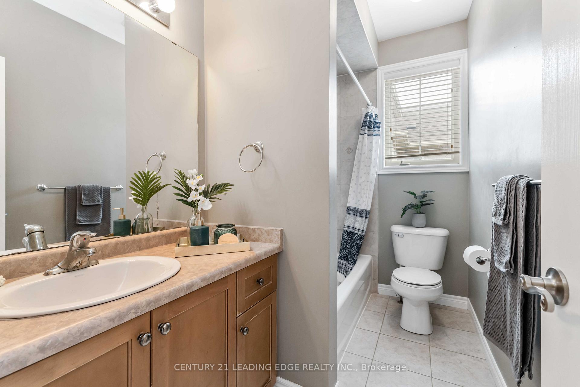Photo 25 of 117 Thoroughbred Boulevard, Hamilton, Ancaster — HOMEH