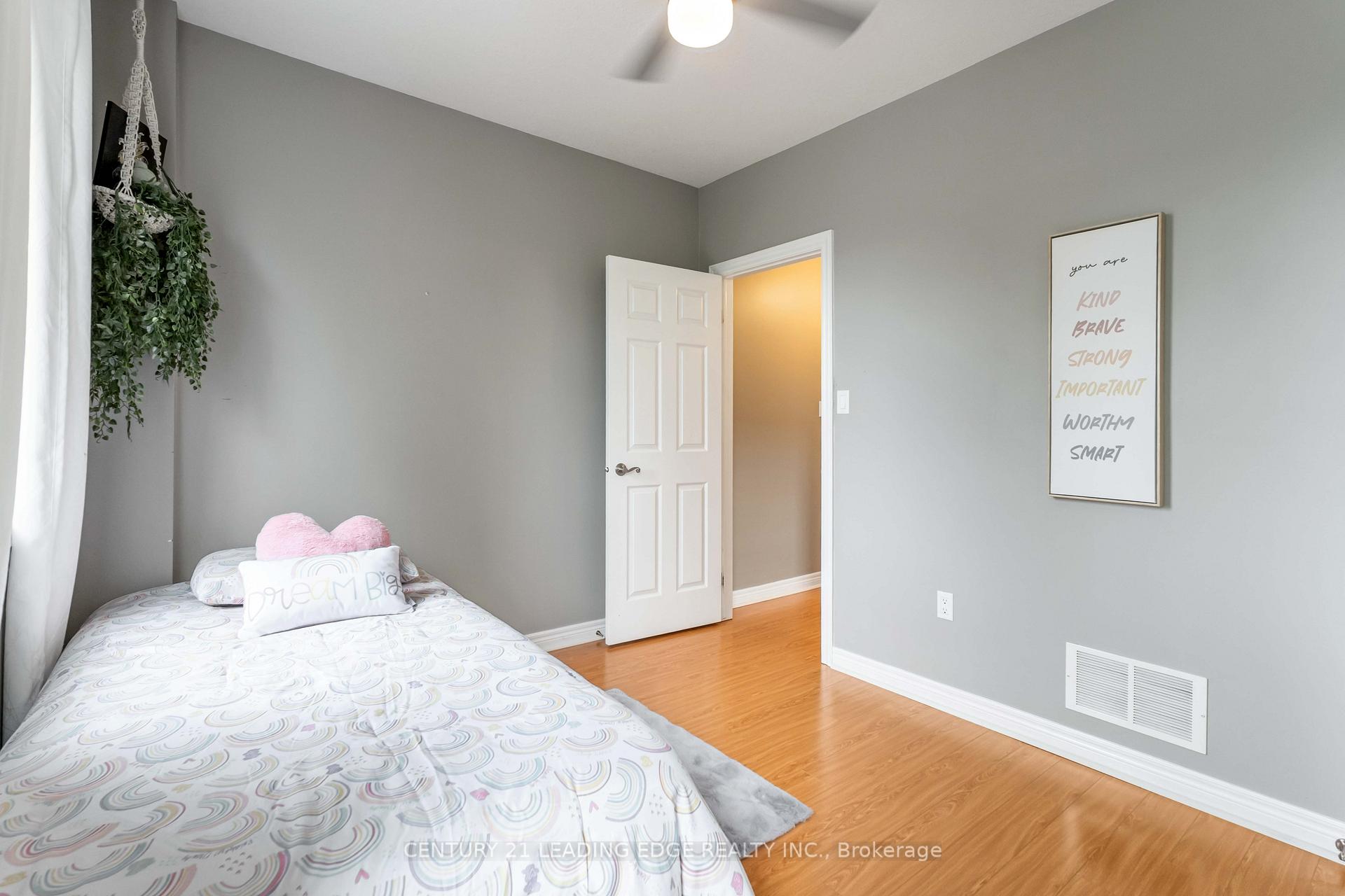 Photo 27 of 117 Thoroughbred Boulevard, Hamilton, Ancaster — HOMEH