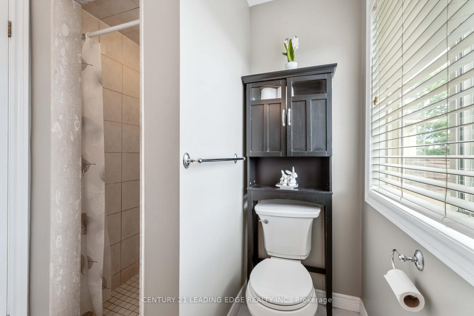 Photo 33 of 117 Thoroughbred Boulevard, Hamilton, Ancaster — HOMEH