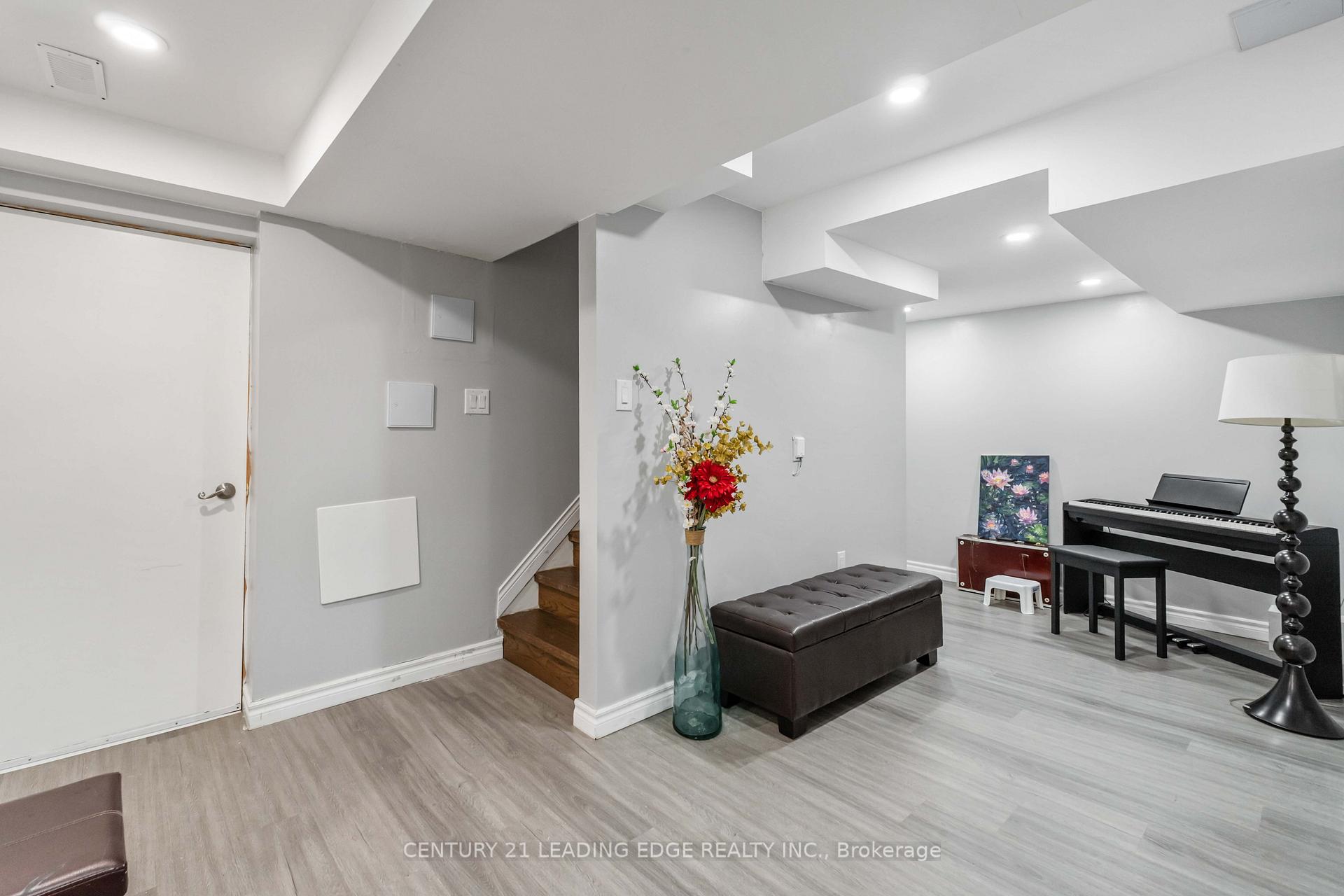 Photo 44 of 117 Thoroughbred Boulevard, Hamilton, Ancaster — HOMEH