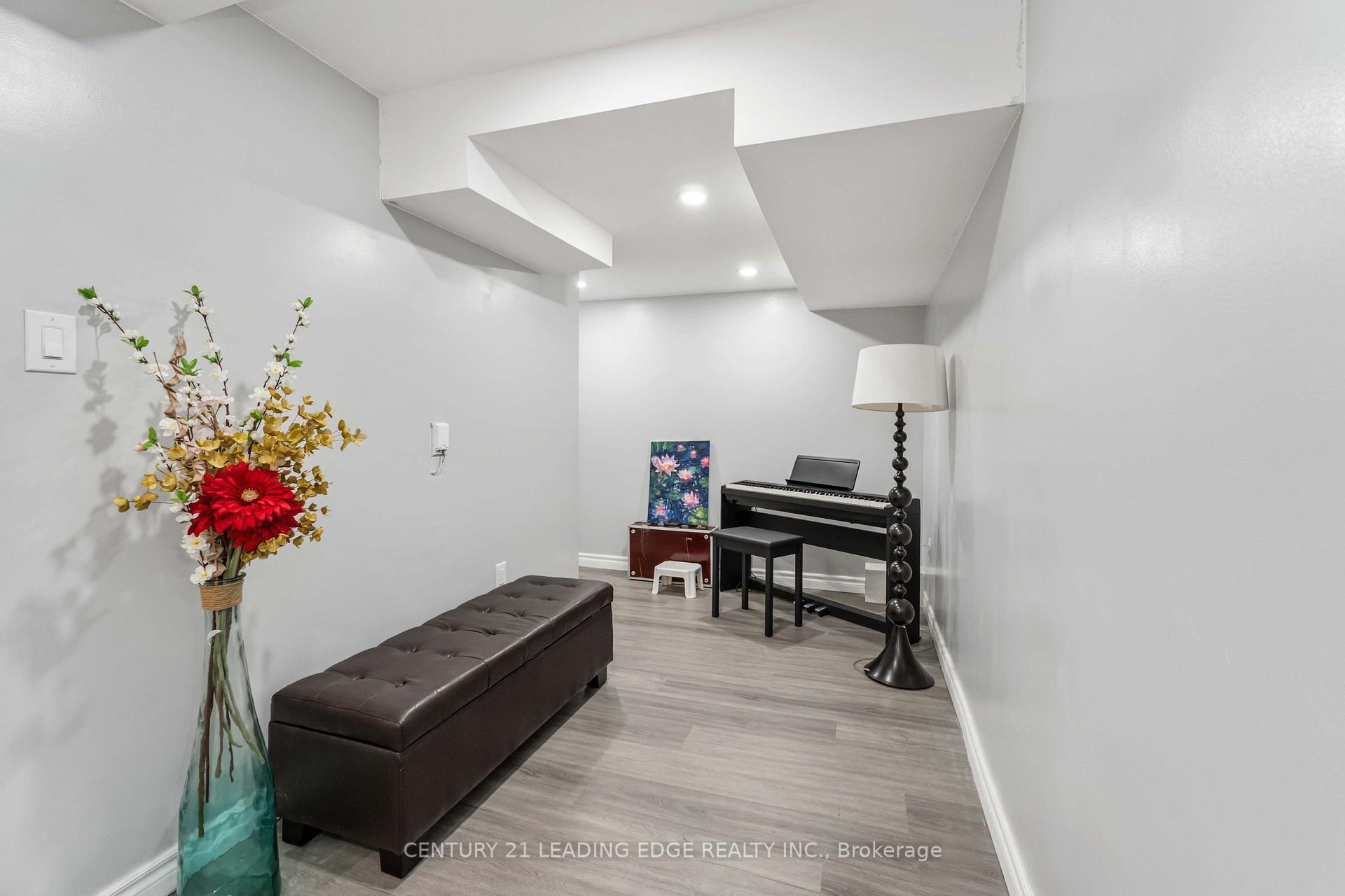 Photo 45 of 117 Thoroughbred Boulevard, Hamilton, Ancaster — HOMEH