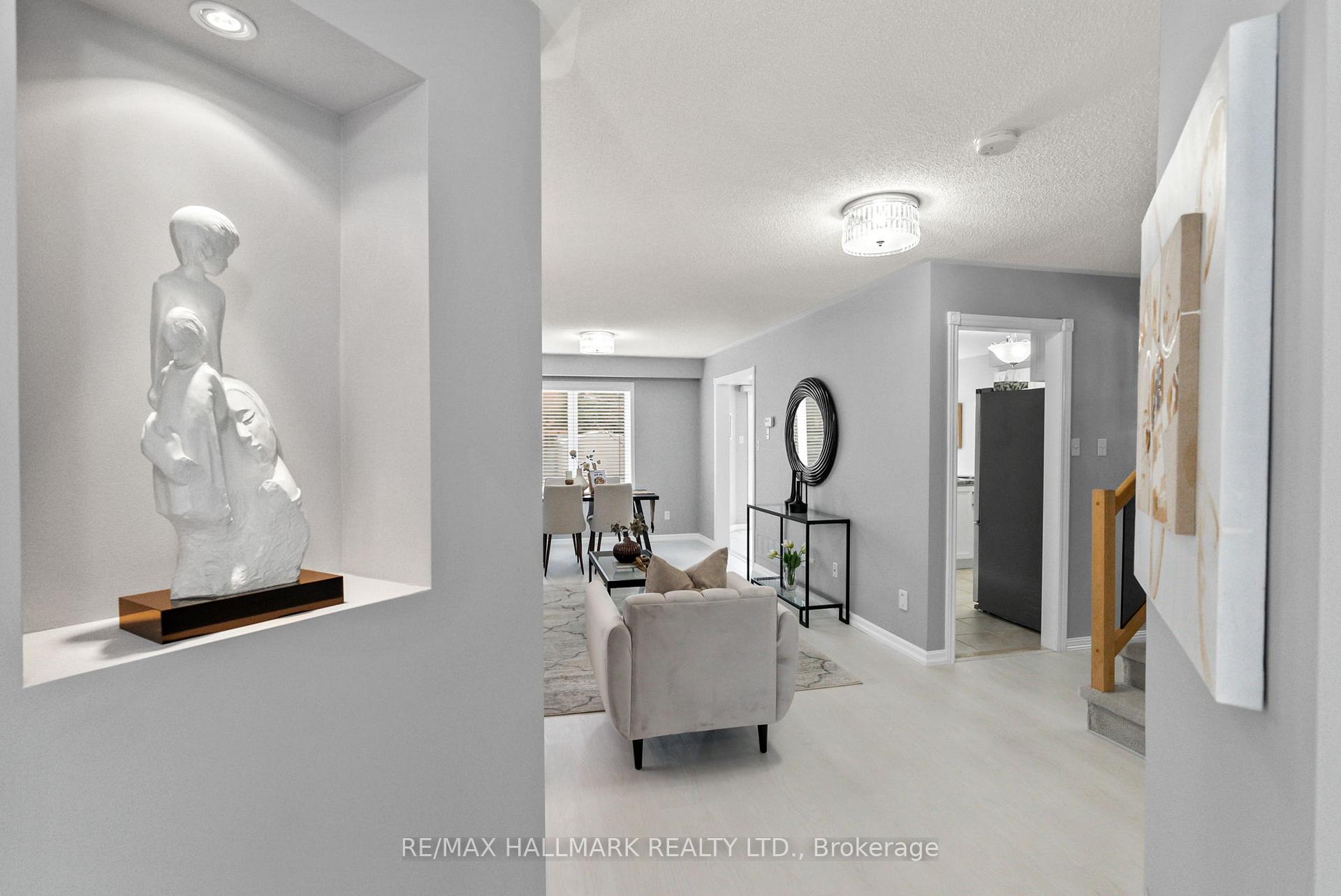 Photo 3 of 41 Guildwood Drive, Clarington, Bowmanville — HOMEH
