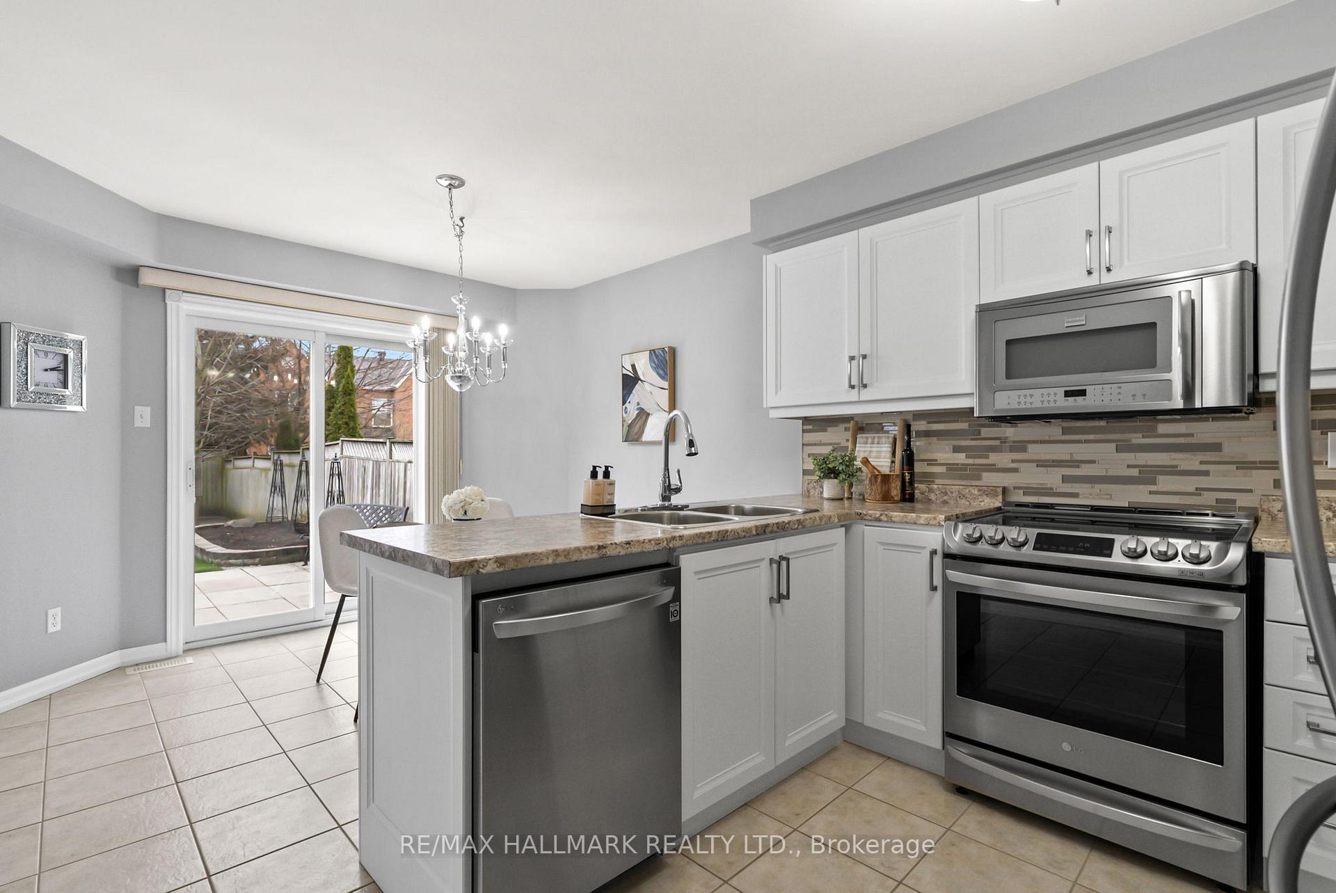 Photo 9 of 41 Guildwood Drive, Clarington, Bowmanville — HOMEH