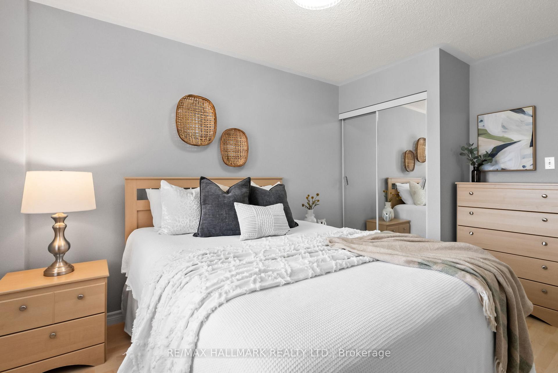 Photo 26 of 41 Guildwood Drive, Clarington, Bowmanville — HOMEH