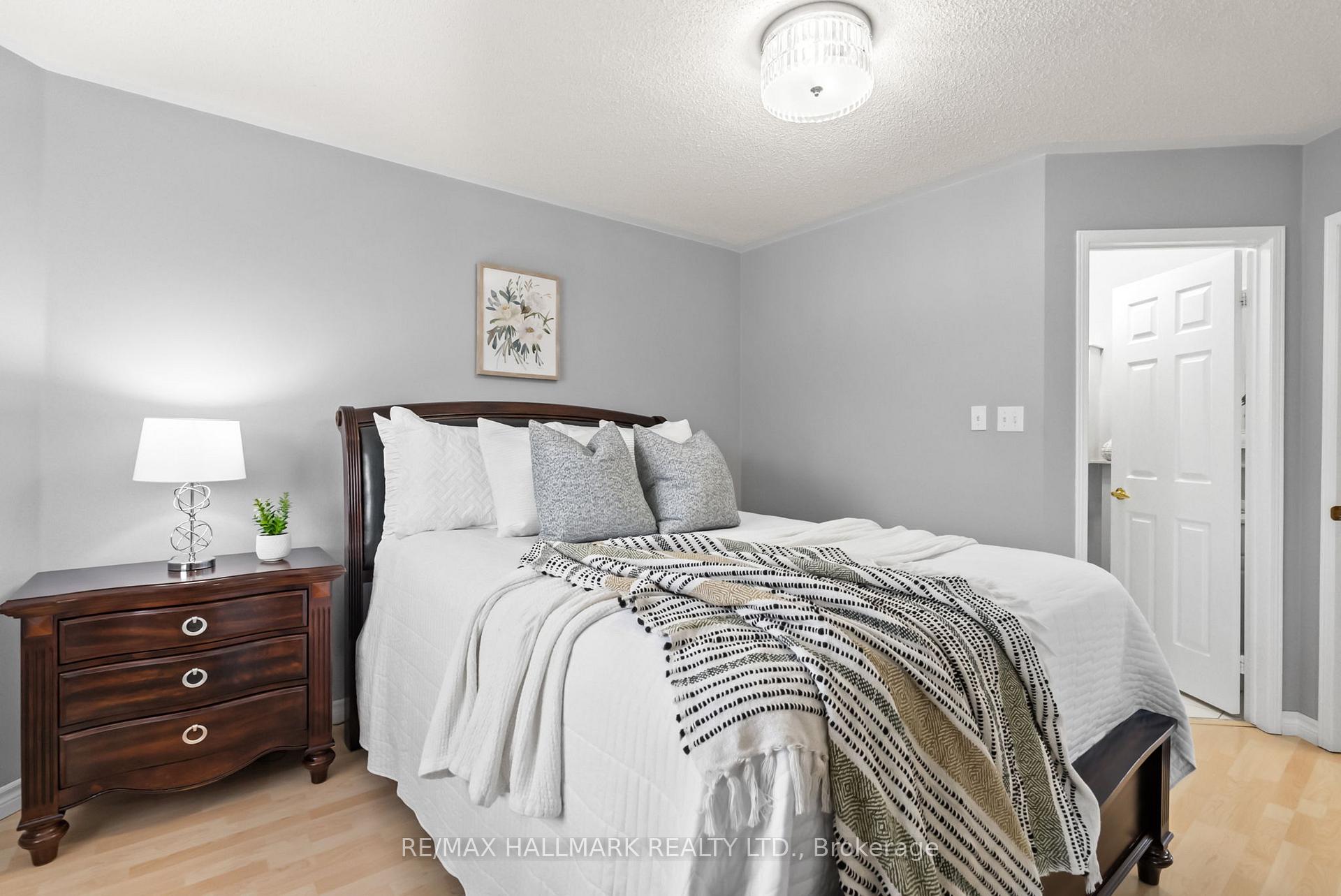 Photo 34 of 41 Guildwood Drive, Clarington, Bowmanville — HOMEH