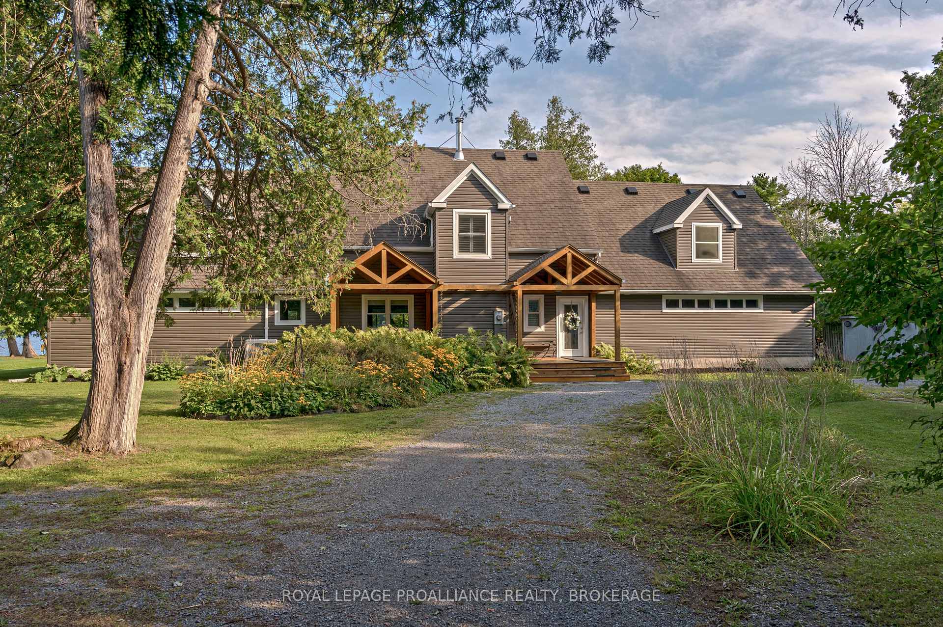 Photo 3 of 1014 Mulberry Lane, Frontenac, Frontenac South — HOMEH