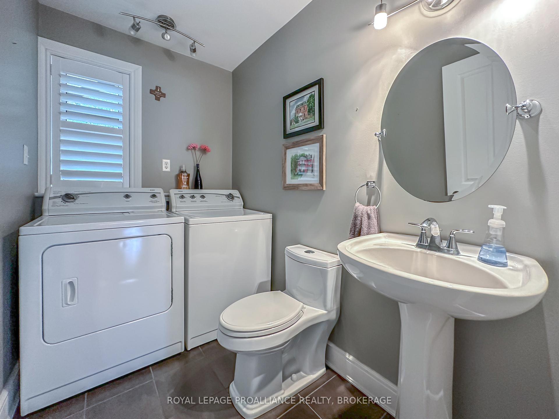 Photo 5 of 1014 Mulberry Lane, Frontenac, Frontenac South — HOMEH