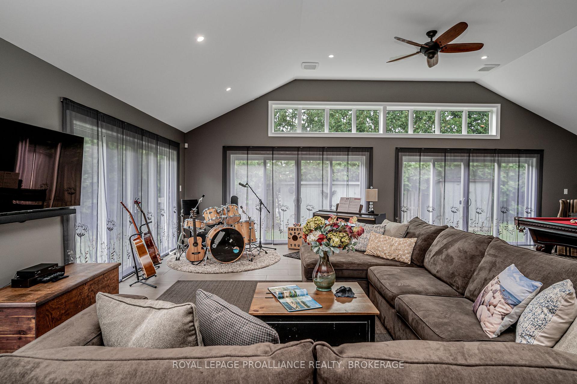 Photo 12 of 1014 Mulberry Lane, Frontenac, Frontenac South — HOMEH