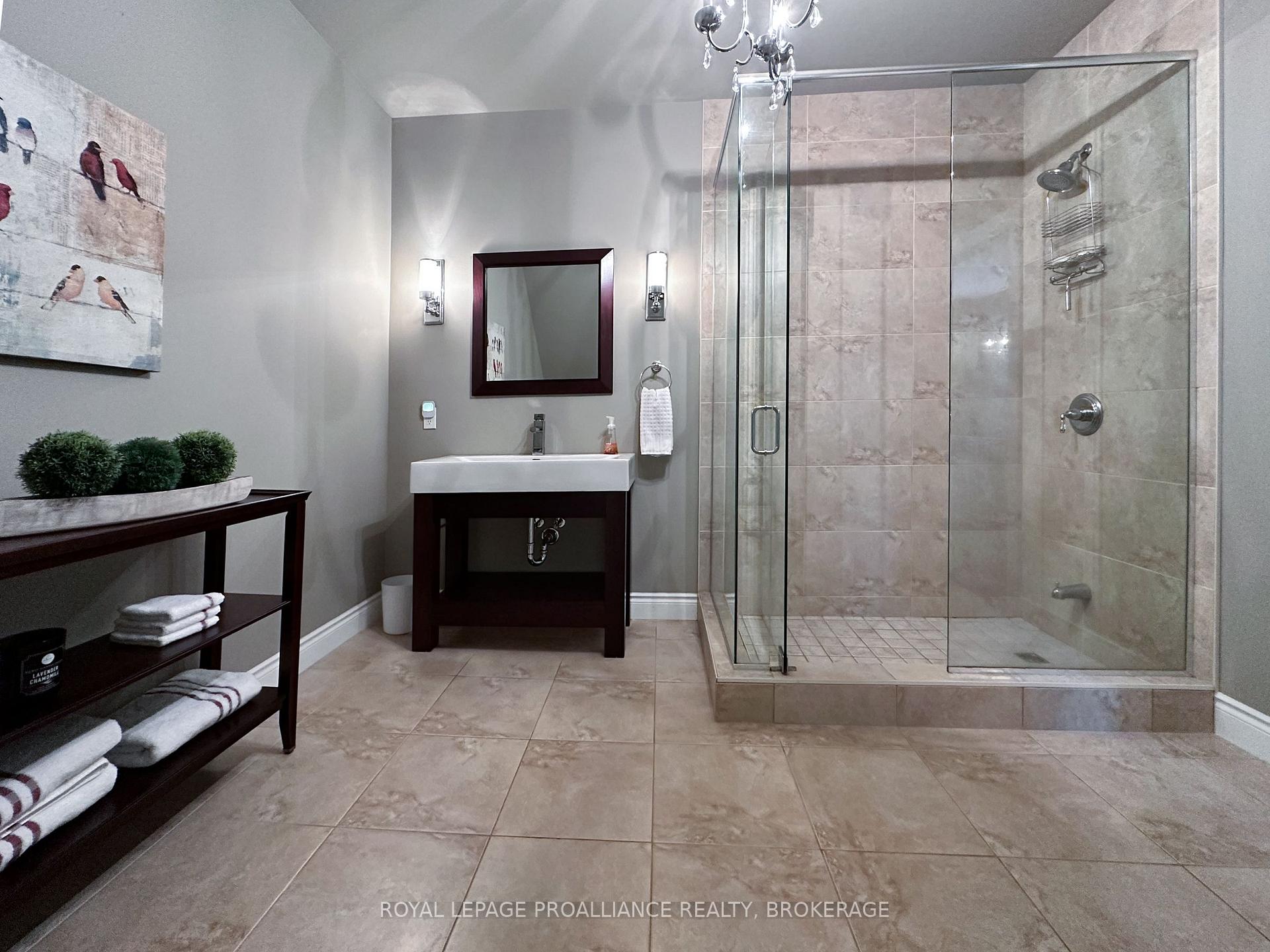 Photo 26 of 1014 Mulberry Lane, Frontenac, Frontenac South — HOMEH