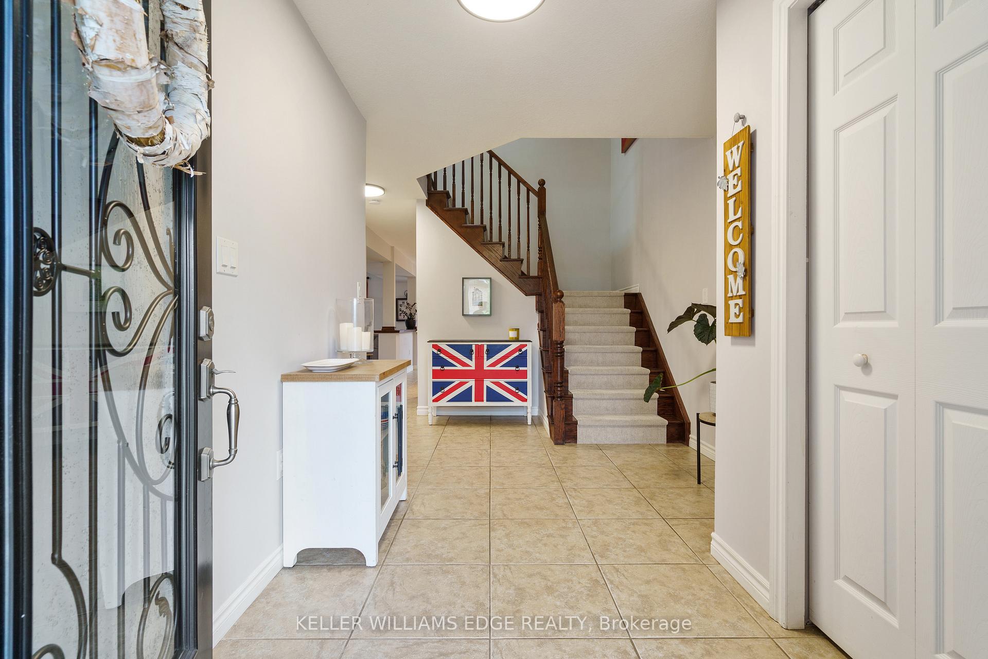 Photo 5 of 40 Stoneglen Way, Hamilton, Mount Hope — HOMEH
