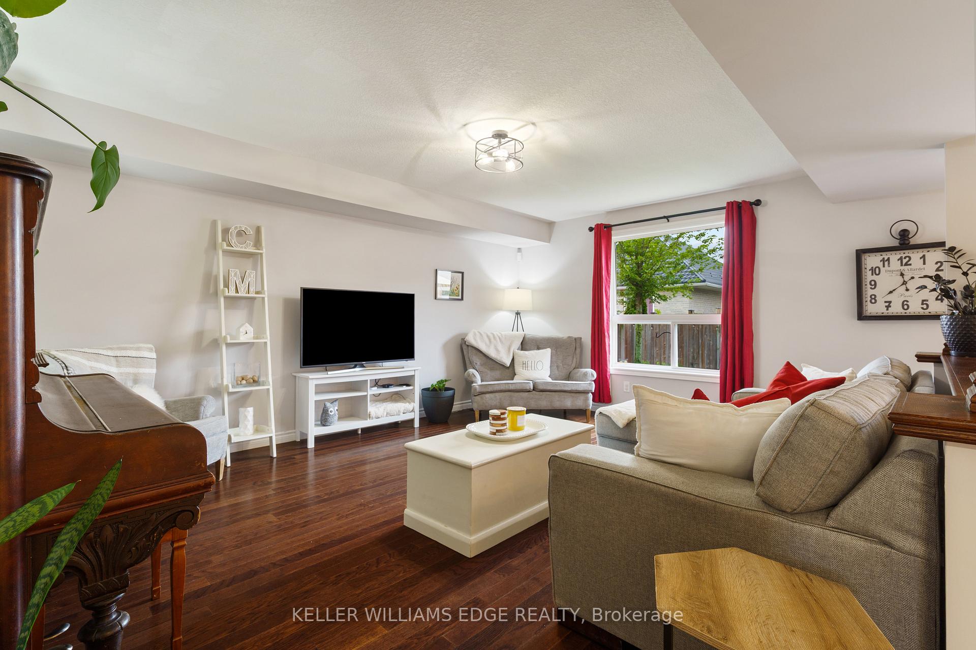 Photo 6 of 40 Stoneglen Way, Hamilton, Mount Hope — HOMEH