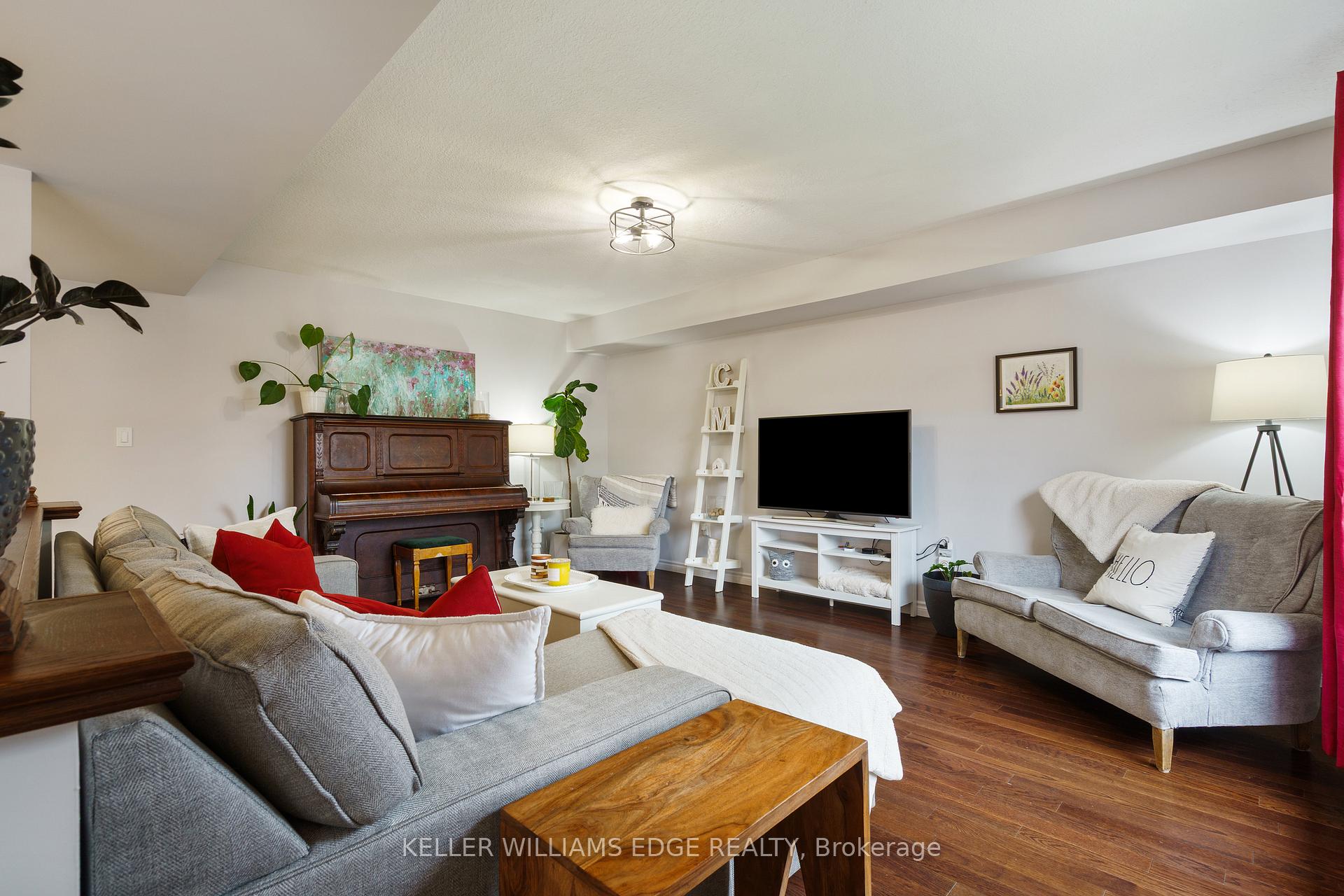 Photo 7 of 40 Stoneglen Way, Hamilton, Mount Hope — HOMEH