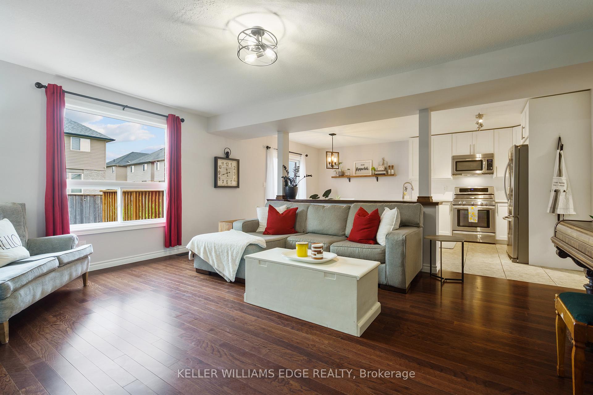 Photo 8 of 40 Stoneglen Way, Hamilton, Mount Hope — HOMEH