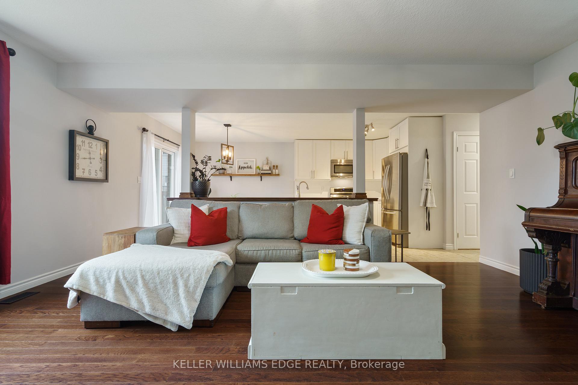 Photo 9 of 40 Stoneglen Way, Hamilton, Mount Hope — HOMEH