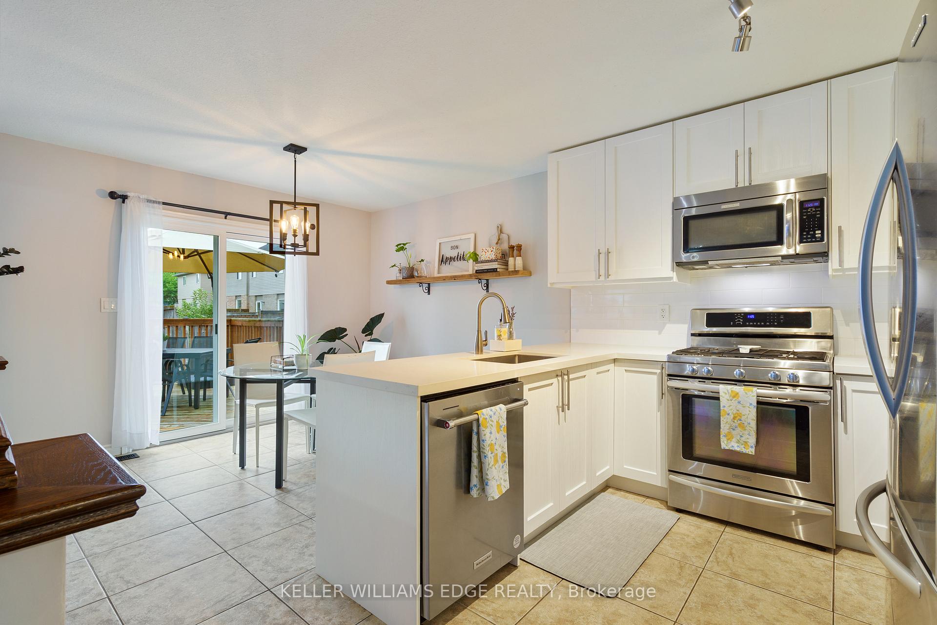 Photo 10 of 40 Stoneglen Way, Hamilton, Mount Hope — HOMEH