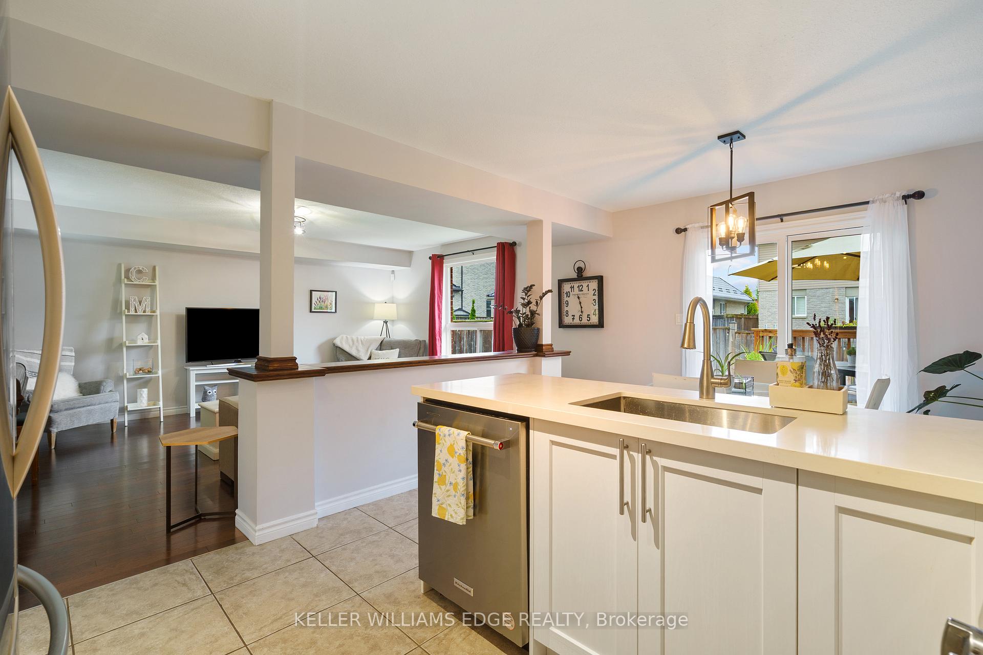 Photo 12 of 40 Stoneglen Way, Hamilton, Mount Hope — HOMEH