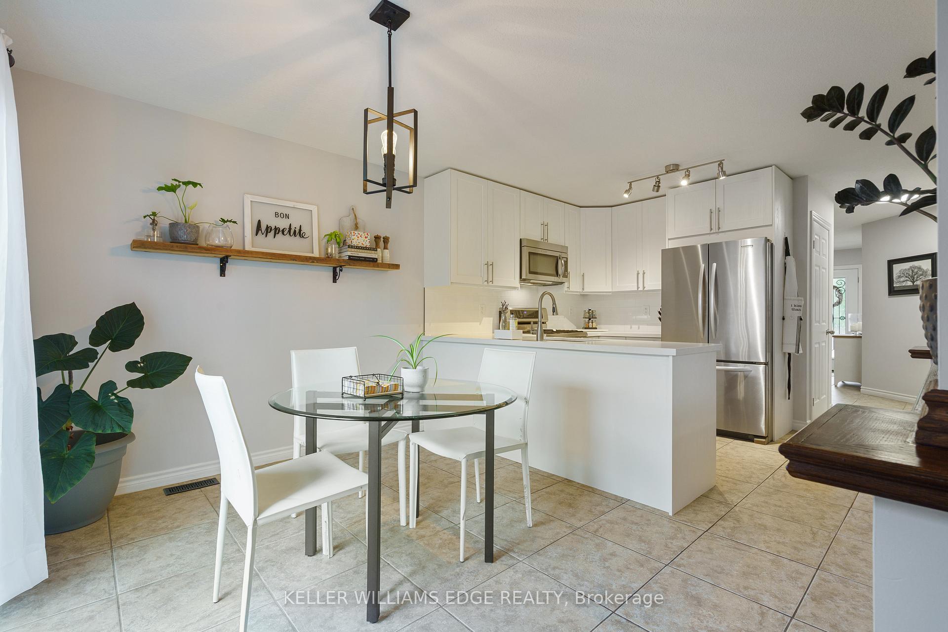Photo 13 of 40 Stoneglen Way, Hamilton, Mount Hope — HOMEH