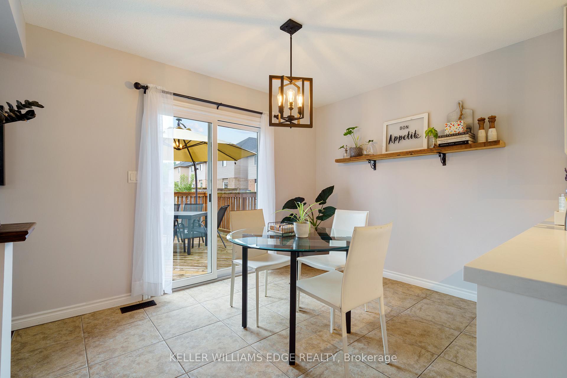 Photo 16 of 40 Stoneglen Way, Hamilton, Mount Hope — HOMEH