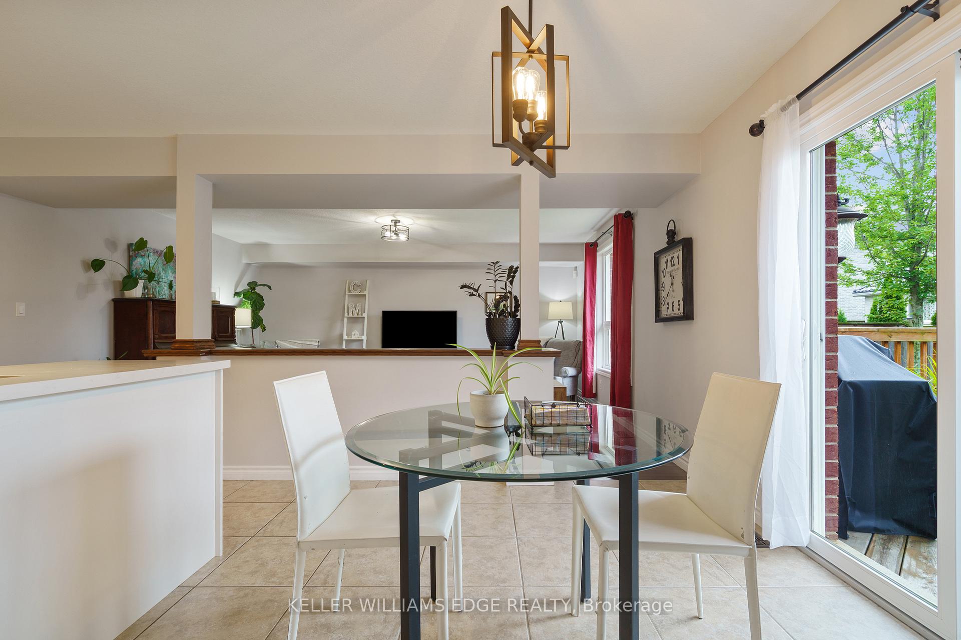 Photo 18 of 40 Stoneglen Way, Hamilton, Mount Hope — HOMEH