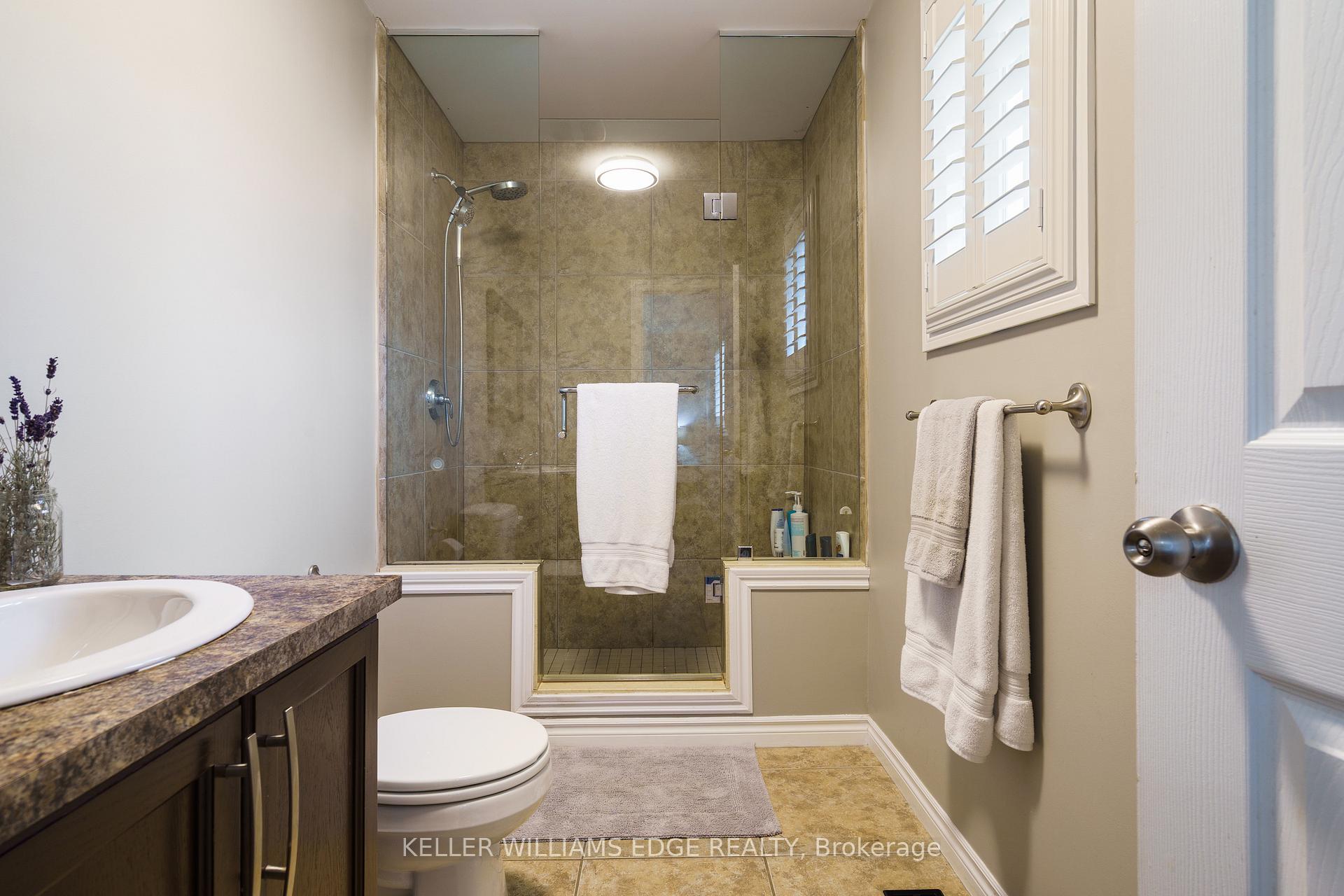 Photo 32 of 40 Stoneglen Way, Hamilton, Mount Hope — HOMEH
