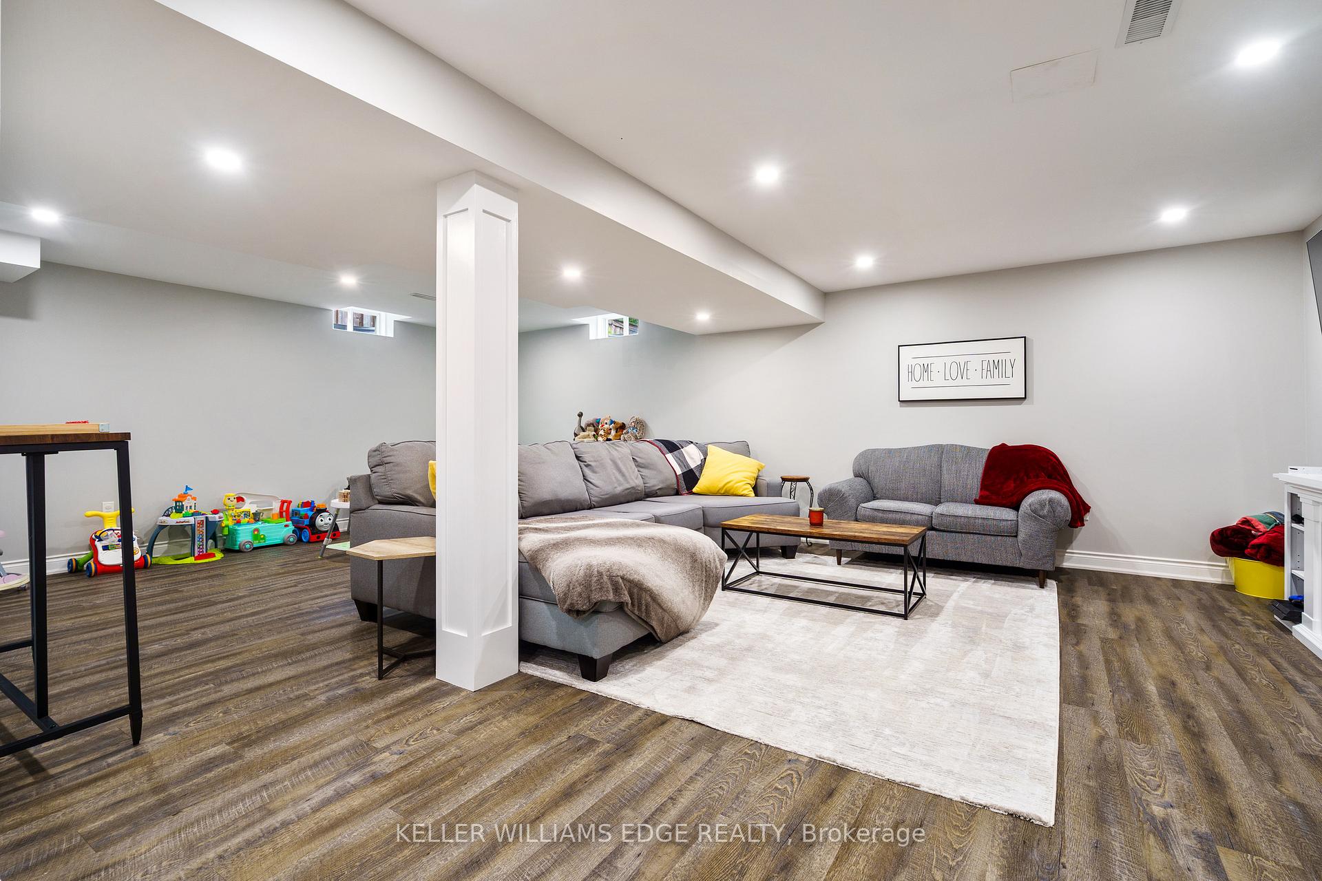 Photo 34 of 40 Stoneglen Way, Hamilton, Mount Hope — HOMEH