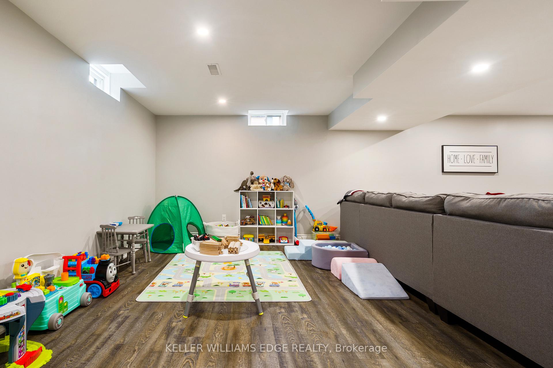 Photo 36 of 40 Stoneglen Way, Hamilton, Mount Hope — HOMEH