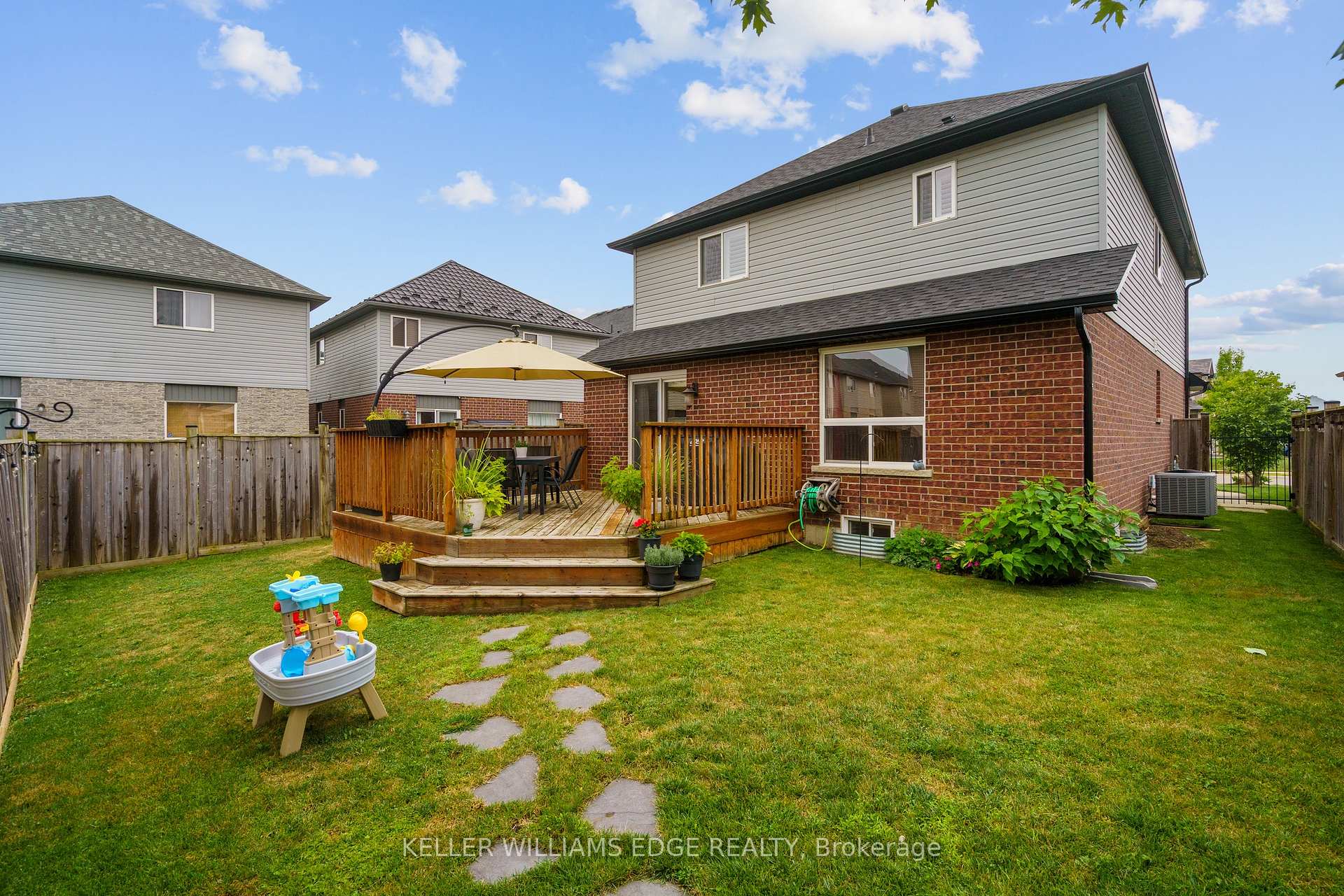 Photo 41 of 40 Stoneglen Way, Hamilton, Mount Hope — HOMEH