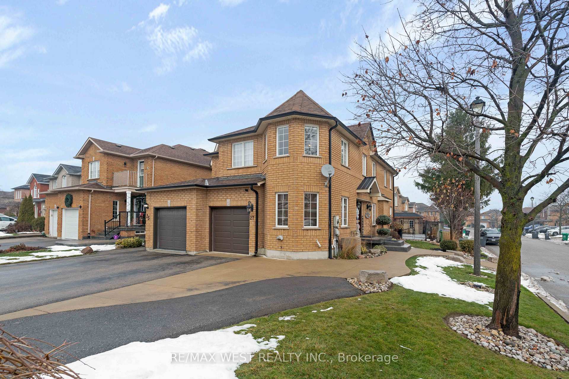 Photo 1 of 27 Coolspring Crescent, Caledon, Bolton East — HOMEH