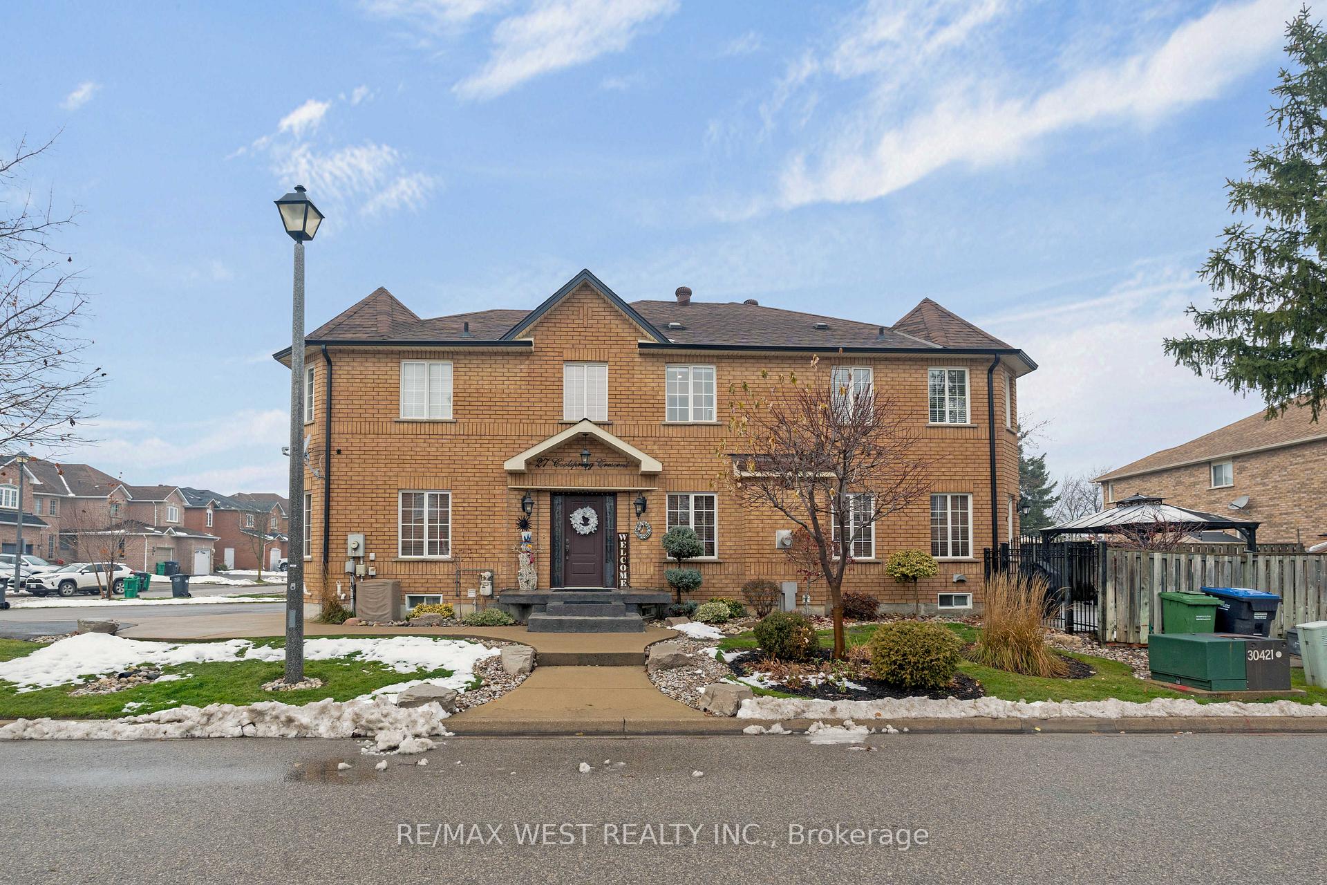 Photo 2 of 27 Coolspring Crescent, Caledon, Bolton East — HOMEH