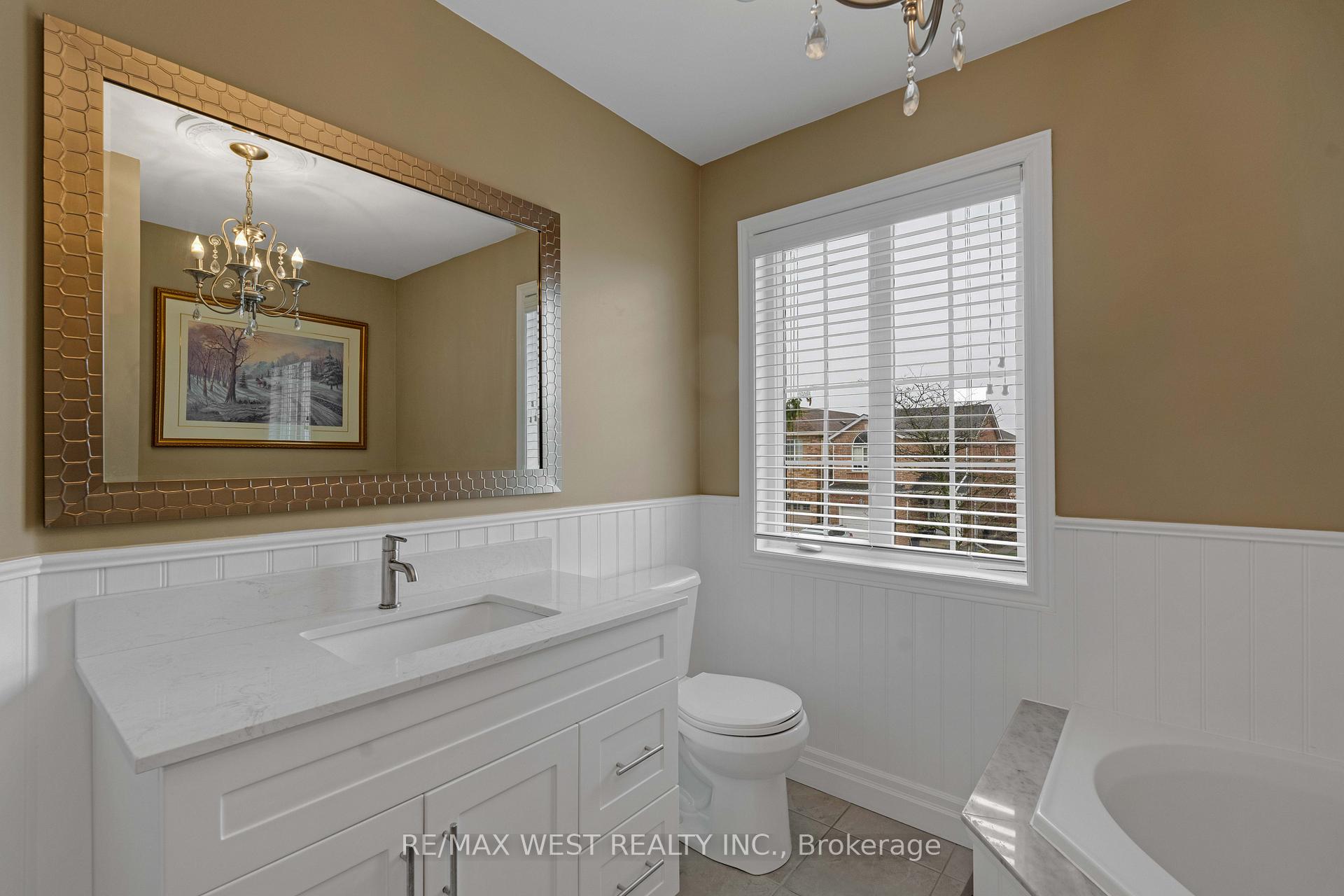 Photo 12 of 27 Coolspring Crescent, Caledon, Bolton East — HOMEH