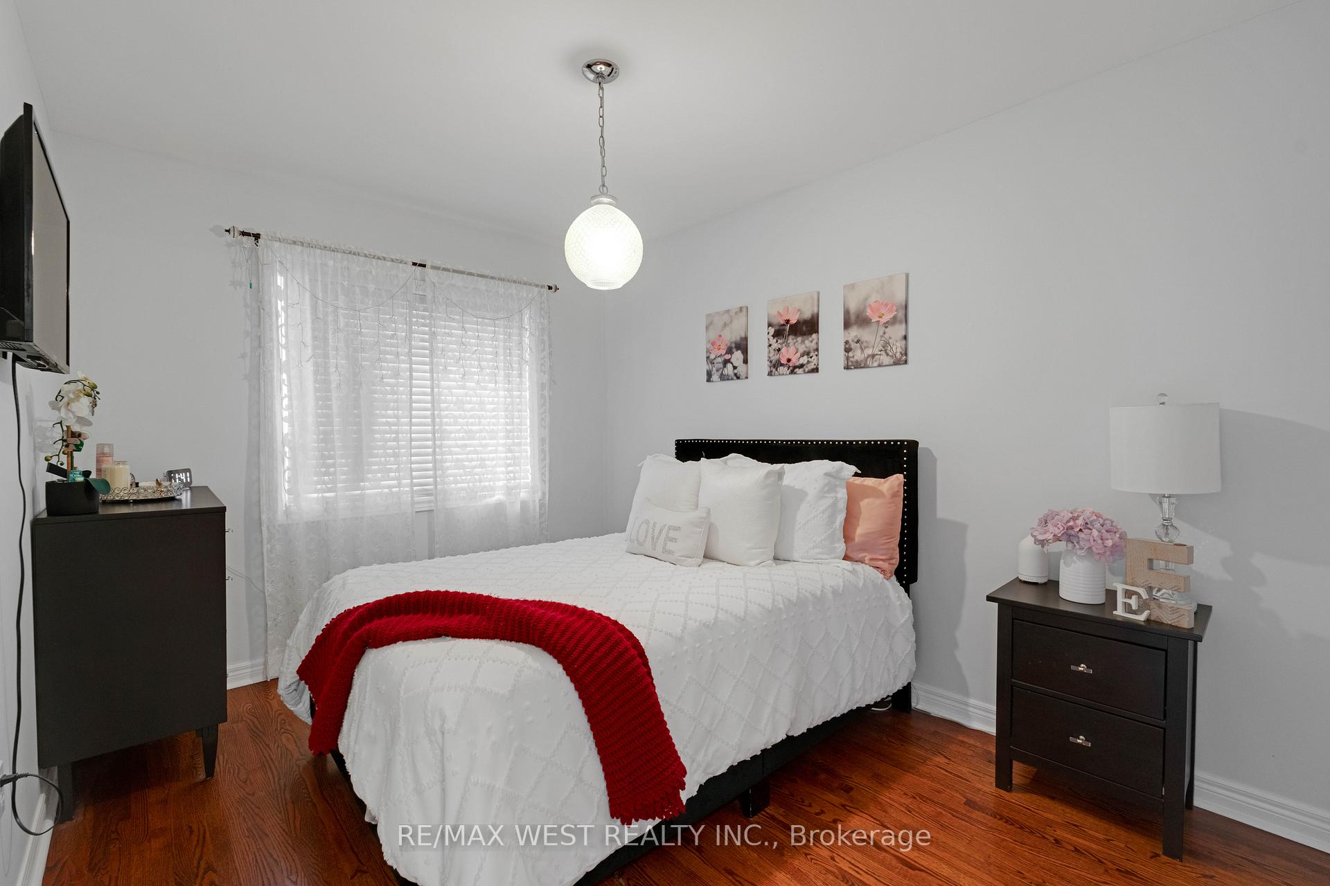 Photo 13 of 27 Coolspring Crescent, Caledon, Bolton East — HOMEH