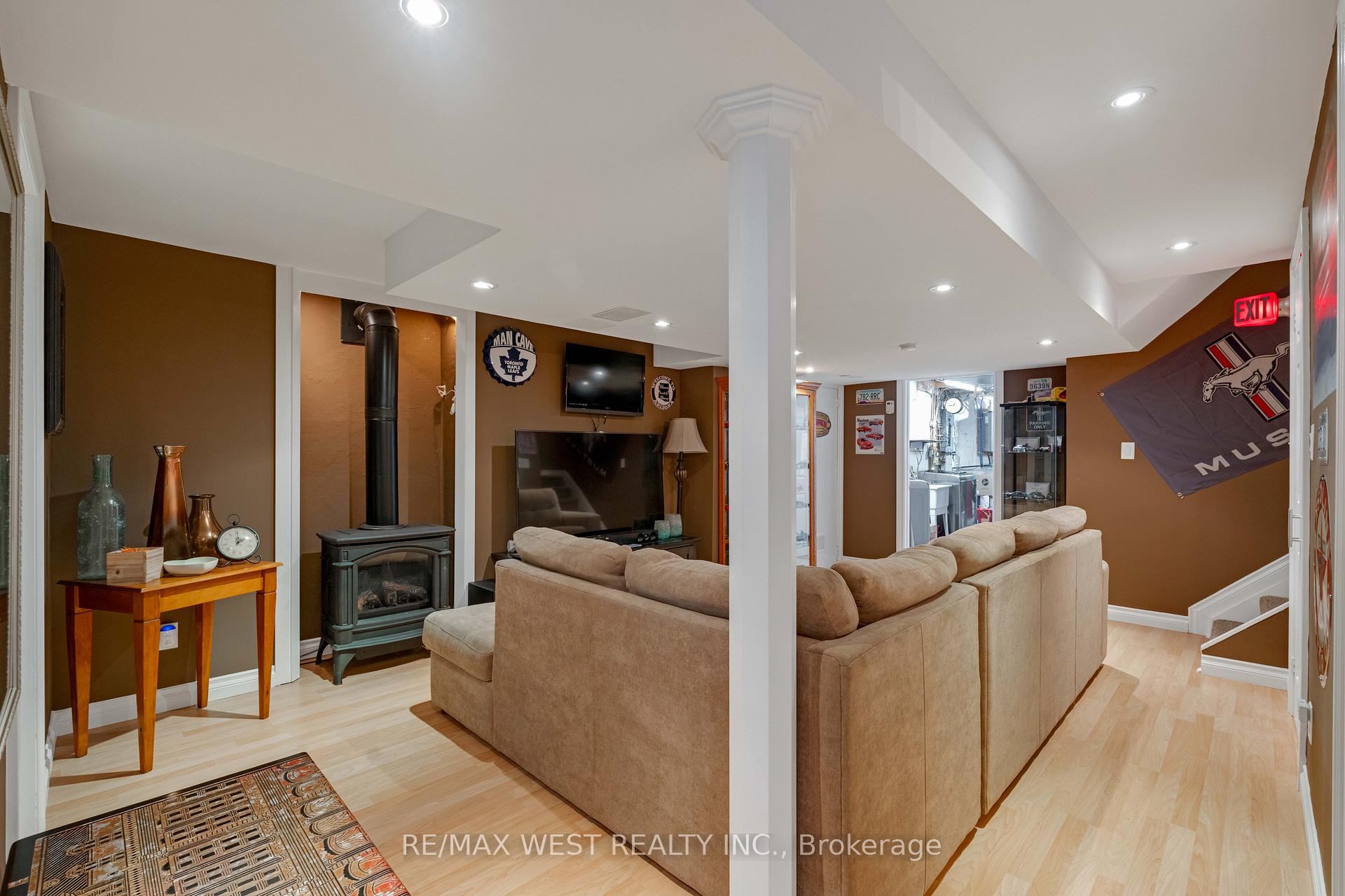 Photo 18 of 27 Coolspring Crescent, Caledon, Bolton East — HOMEH