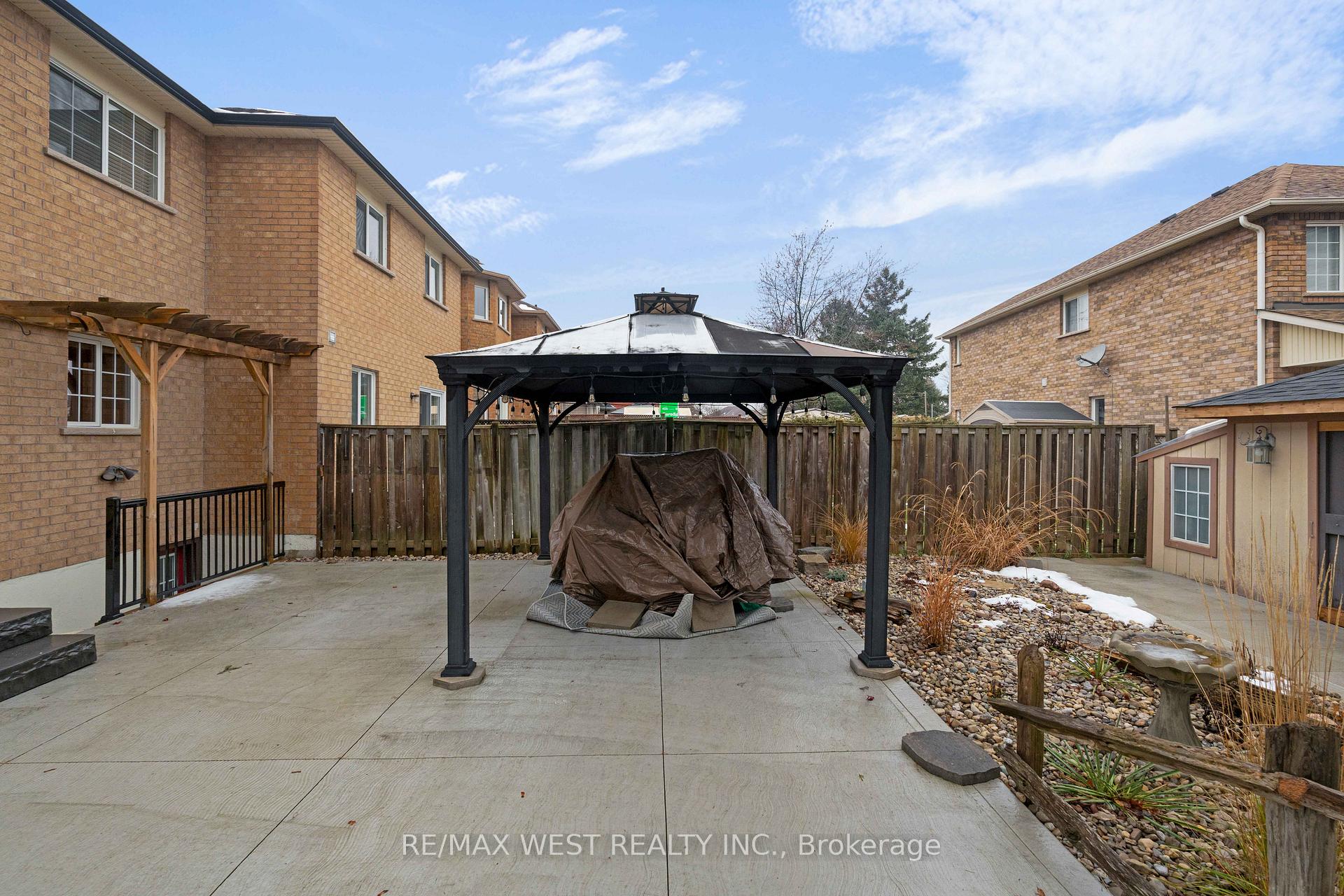 Photo 23 of 27 Coolspring Crescent, Caledon, Bolton East — HOMEH
