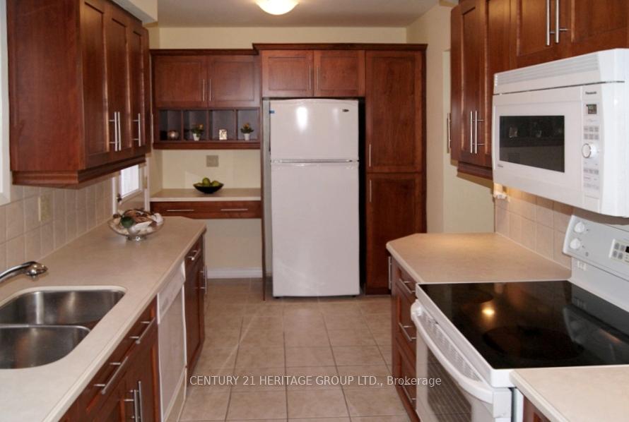 Photo 4 of 94 Seaton Drive, Aurora, Aurora Highlands — HOMEH