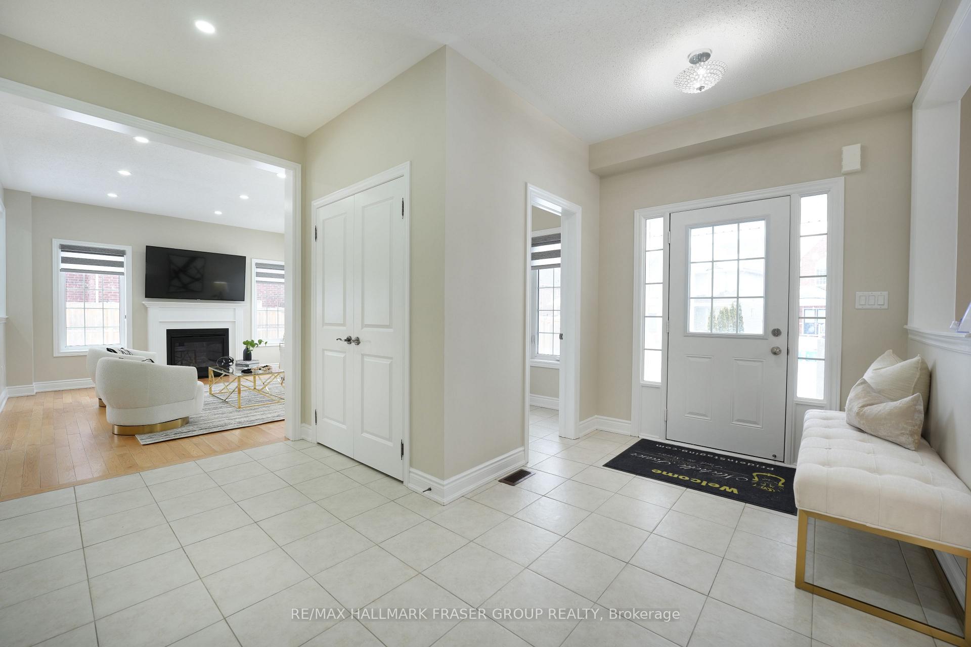 Photo 5 of 14 Kilpatrick Court, Clarington, Bowmanville — HOMEH