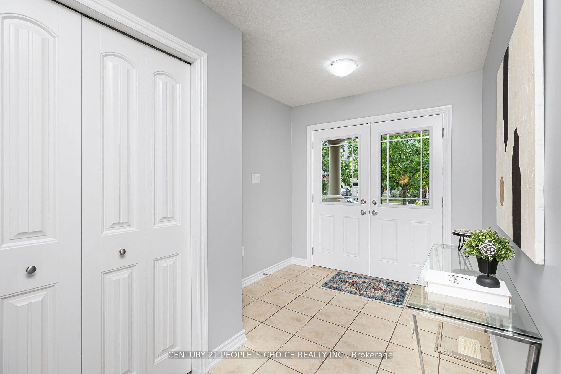 Photo 4 of 313 Colonial Drive, Guelph, Pineridge/Westminster Woods — HOMEH