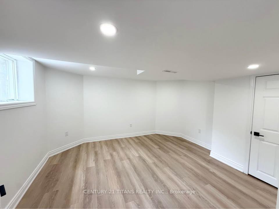 Photo 2 of 88 Noake Crescent, Ajax, Central — HOMEH