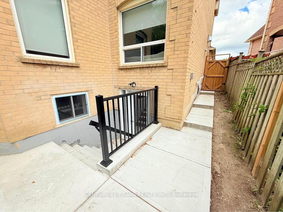 Photo 11 of 88 Noake Crescent, Ajax, Central — HOMEH