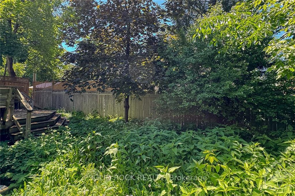 Photo 5 of 562 Edison Avenue, Ottawa, McKellar/Highland — HOMEH