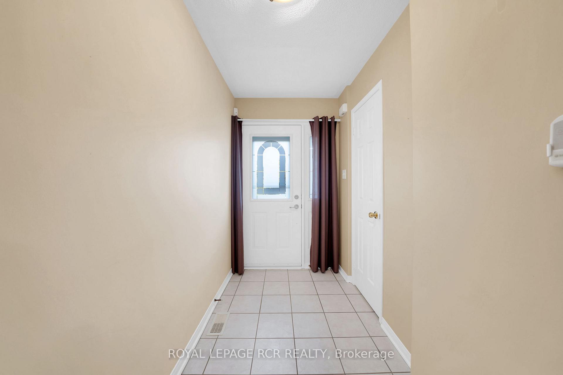 Photo 4 of 86 Wood Circle, Caledon, Bolton East — HOMEH