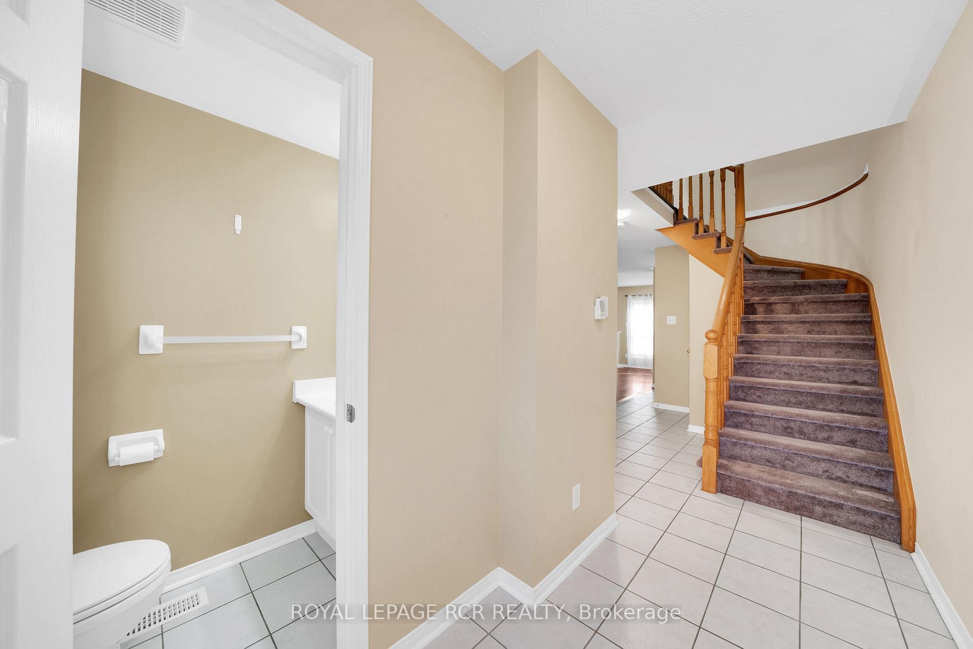 Photo 5 of 86 Wood Circle, Caledon, Bolton East — HOMEH