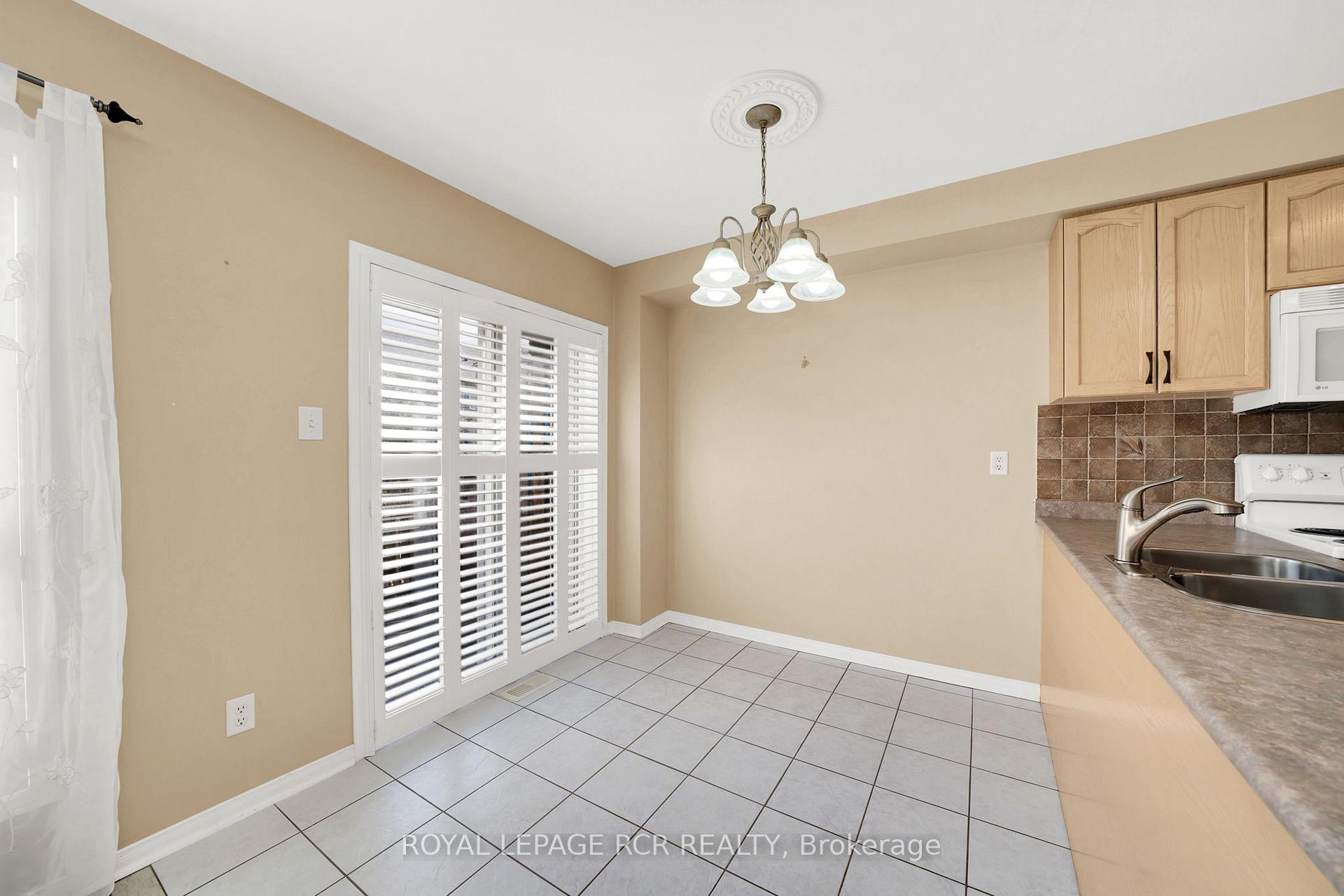 Photo 13 of 86 Wood Circle, Caledon, Bolton East — HOMEH