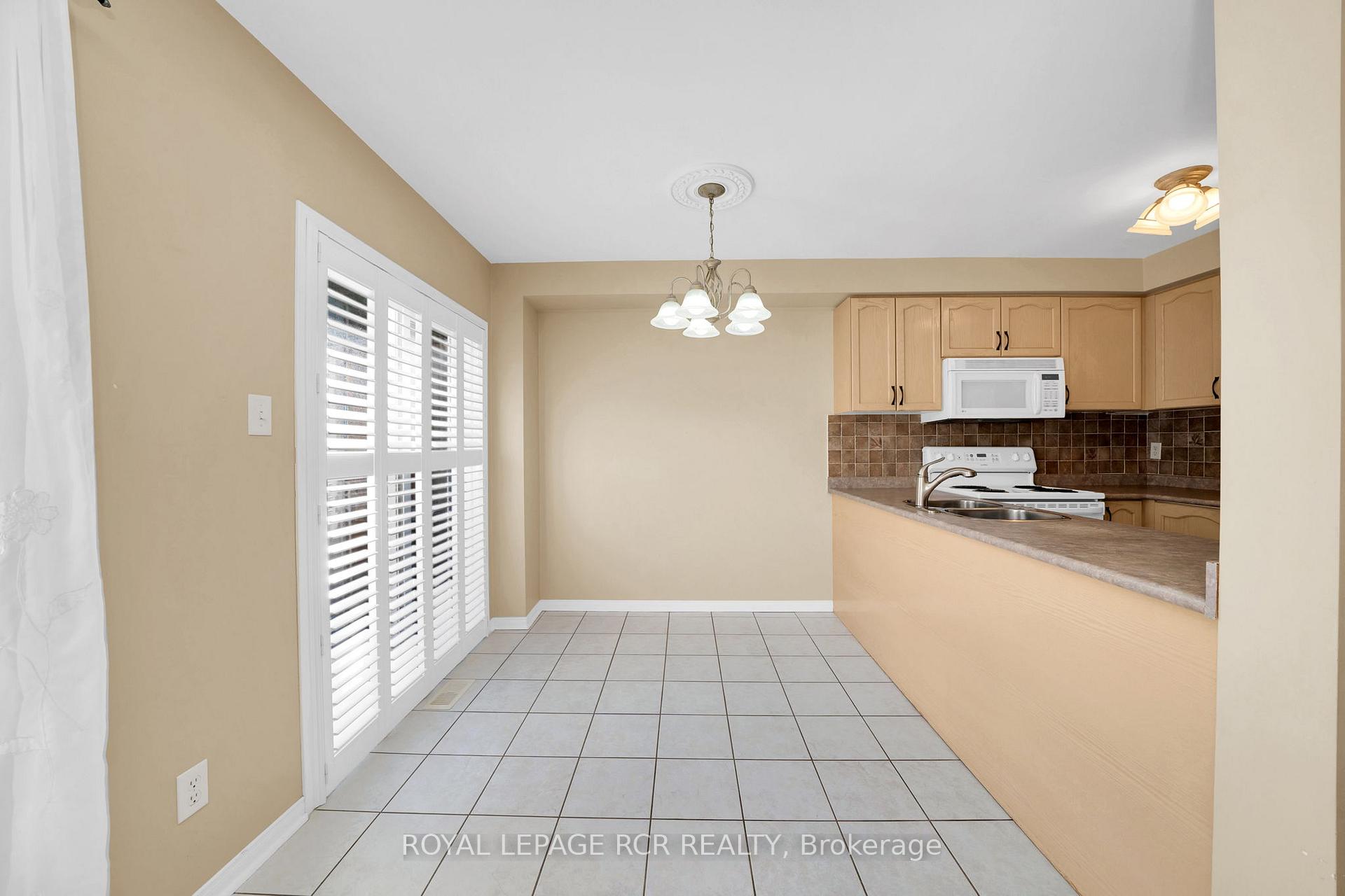 Photo 15 of 86 Wood Circle, Caledon, Bolton East — HOMEH
