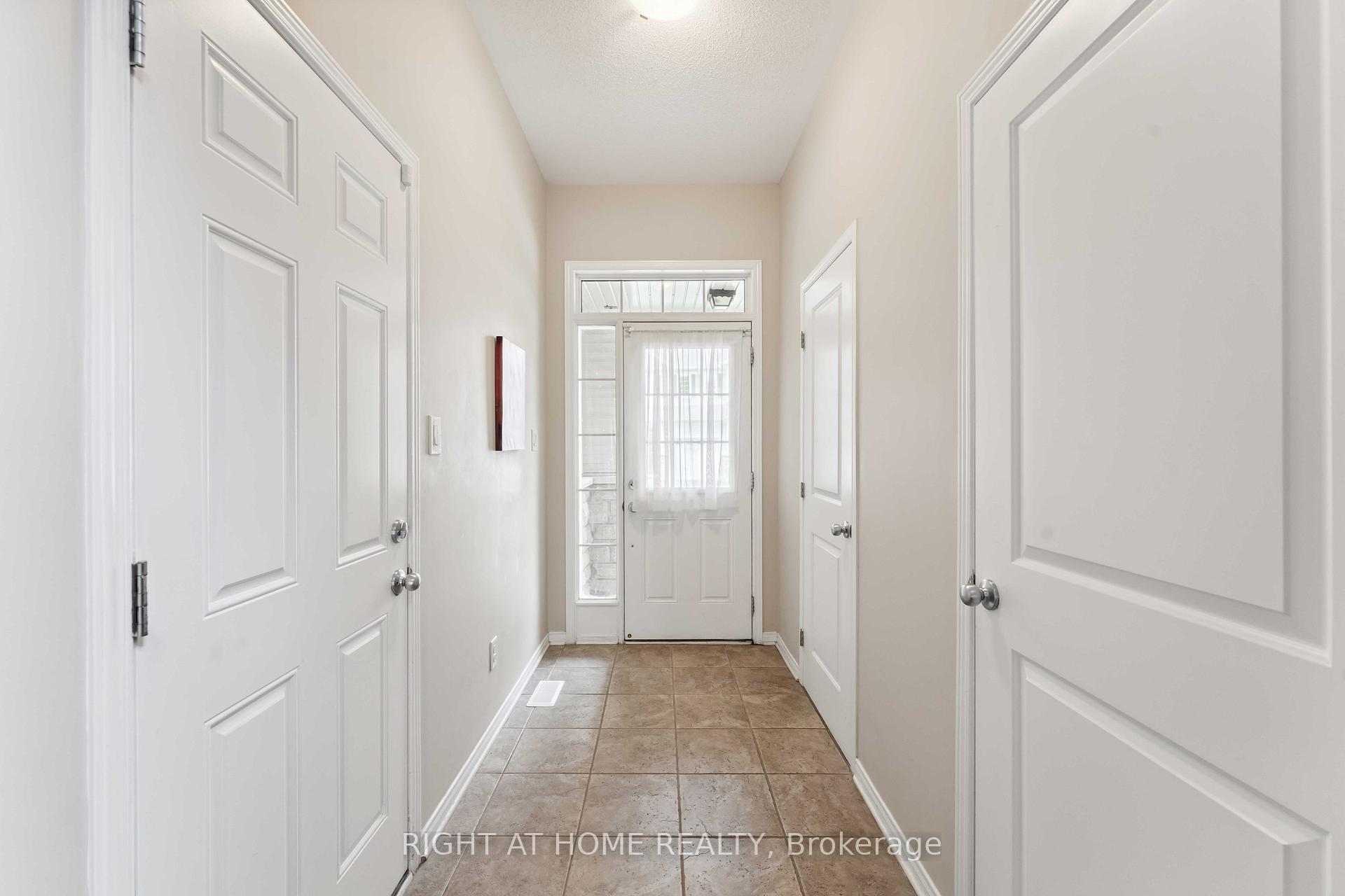 Photo 2 of 905 Caldermill Private, Ottawa, Barrhaven - Stonebridge — HOMEH