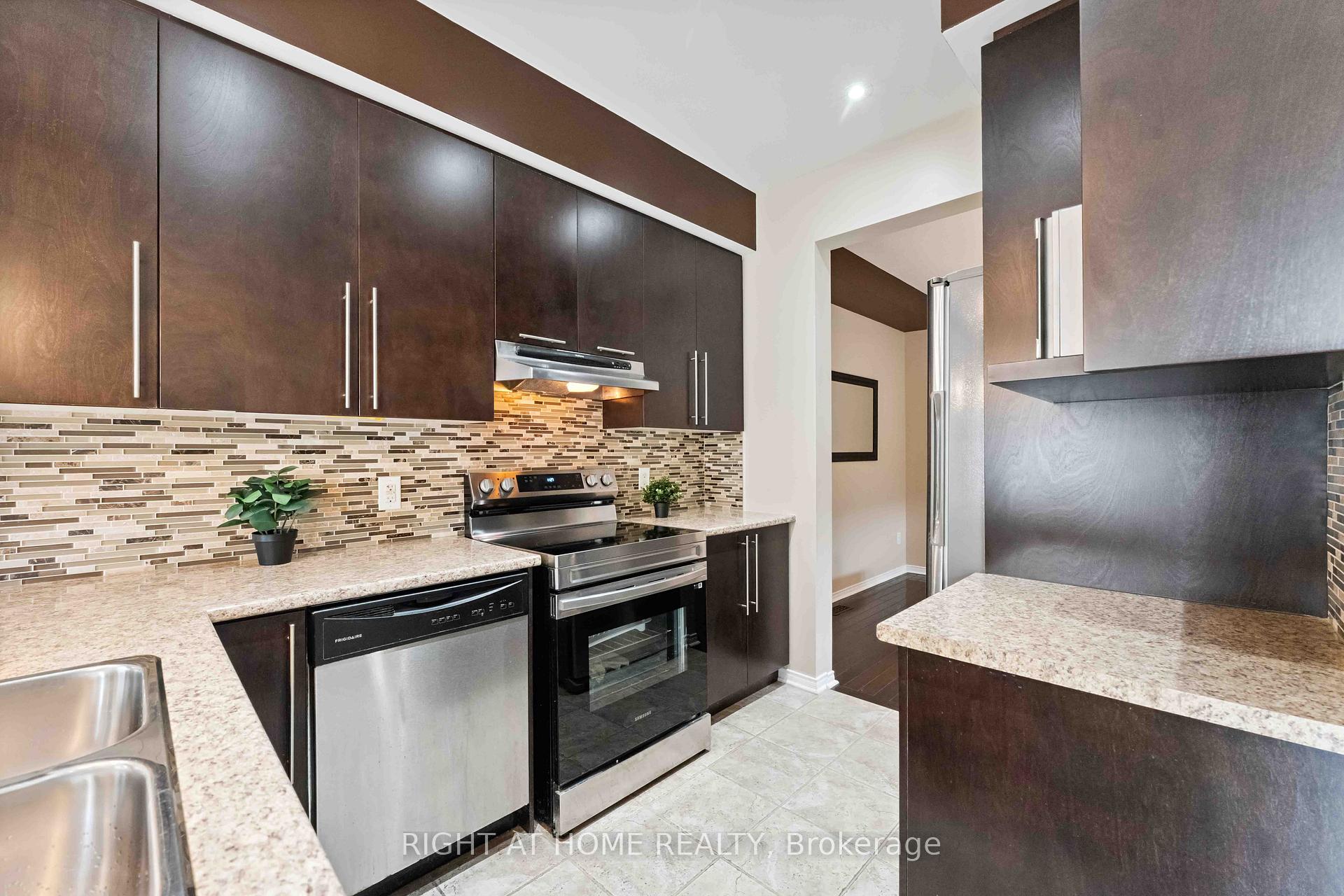 Photo 8 of 905 Caldermill Private, Ottawa, Barrhaven - Stonebridge — HOMEH