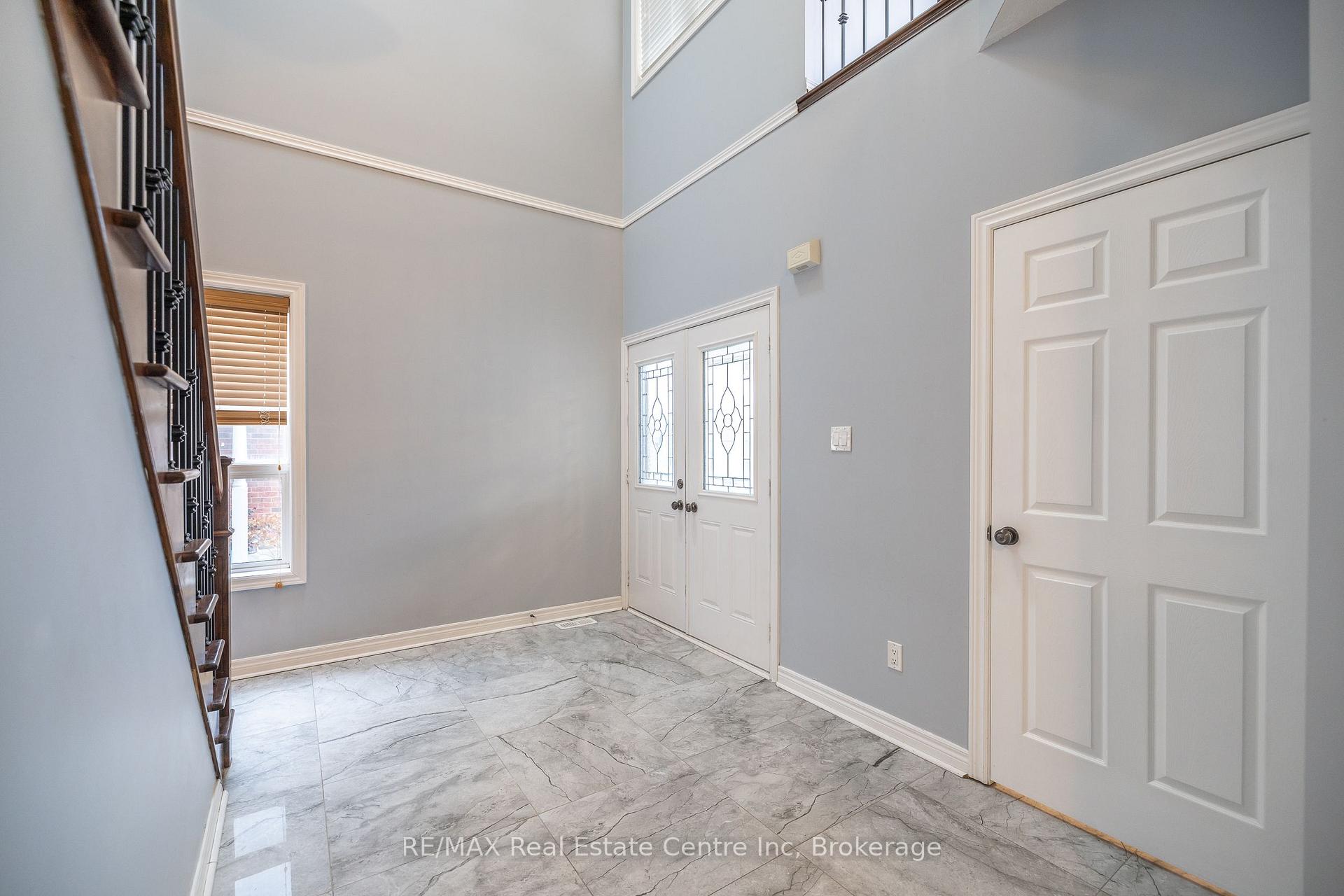 Photo 4 of 4 Clairfields Drive W, Guelph, Clairfields/Hanlon Business Park — HOMEH