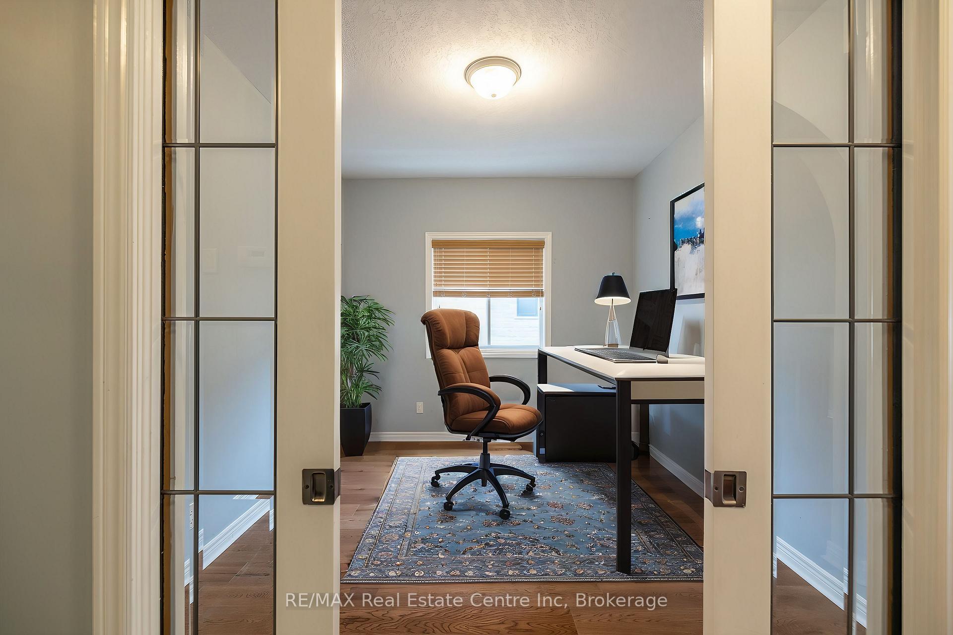 Photo 11 of 4 Clairfields Drive W, Guelph, Clairfields/Hanlon Business Park — HOMEH